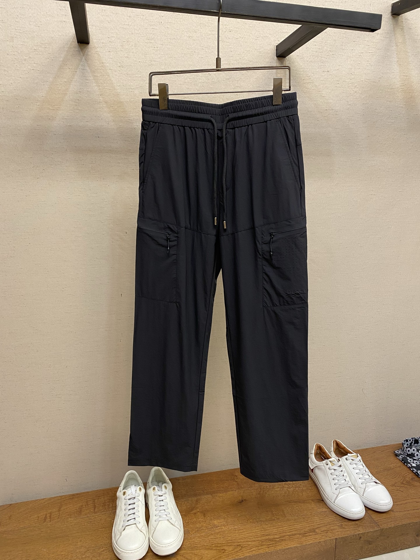 NO:731600,Support after-sales men's casual pants after the new year, the latest upper body version is invincible!  You can definitely close your eyes and close your eyes. This type of pants is very versatile and has an elastic waist. It can be worn in daily work and outdoor sports. It is the perfect combination of fashion, leisure and outdoor sports, so it is your best choice whether you wear it daily or outdoors. Extreme comfort and quick perspiration are the most popular focus, improving the wearing comfort. It is suitable for aerobic exercise and cross-country running. This type of running casual pants has an extremely wide range of applications, allowing you to naturally maintain your love for sports in the summer, and can also be worn in leisure life.  Size M-4xl,,19860909支持年后售后男士休闲裤 最新款上身版型无敌正！ 绝对可以闭眼收的一款 此款裤子非常百搭,弹力腰围,日常上班 户外运动都可以穿着,是时尚休闲与户外运动的完美结合,所以无论您平时穿或者户外穿都是您的最佳选择. 极致舒适和快速排汗是备受青睐的重点,提升穿着舒适度,适合有氧运动和越野跑条件下穿着,此款是一件适用范围极其广泛的跑步休闲裤,让你在夏天自然可以保持对运动热爱,也可以在休闲生活中穿着 尺码M-4xl,,,Men's clothing