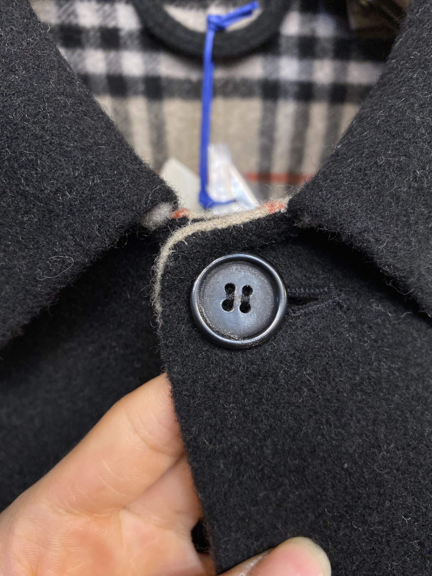 🌟🌟BBR 羊毛外套式衬衫面料选择：精选双面羊毛混纺面料，以高密度织法呈现细腻肌理。羊毛天然的保暖性与透