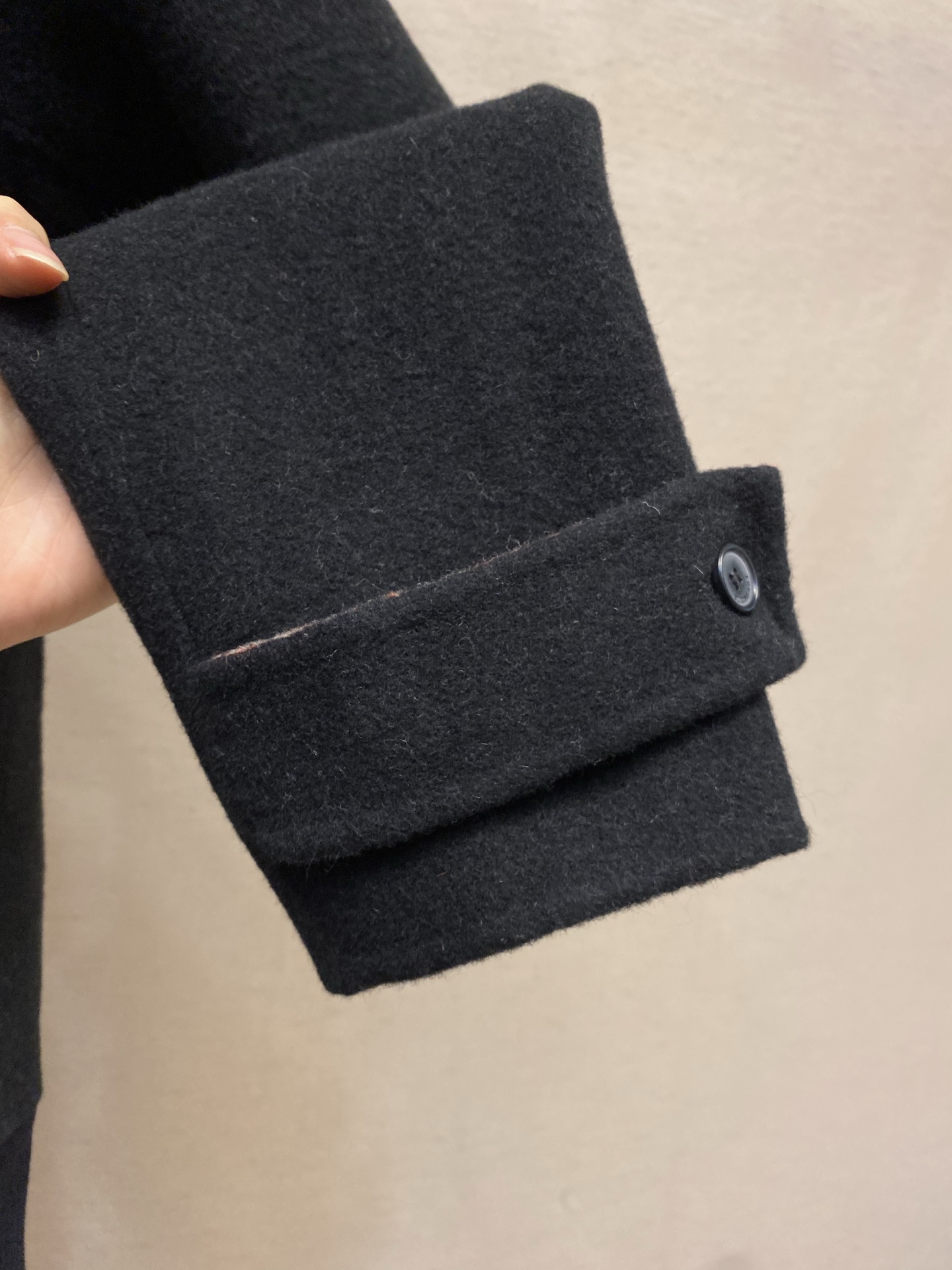 🌟🌟BBR 双面两穿羊毛连帽外套面料选择：精选双面羊毛斜纹面料，通过独特的拉绒工艺处理，使表层呈现细腻丰