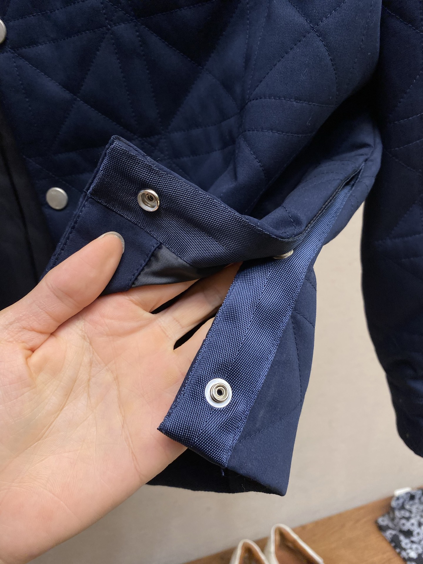 🌟🌟Dior 藤格纹饰皮标翻领外套面料选择：甄选100%高支棉面料，经特殊水洗工艺处理，赋予织物细腻的肌