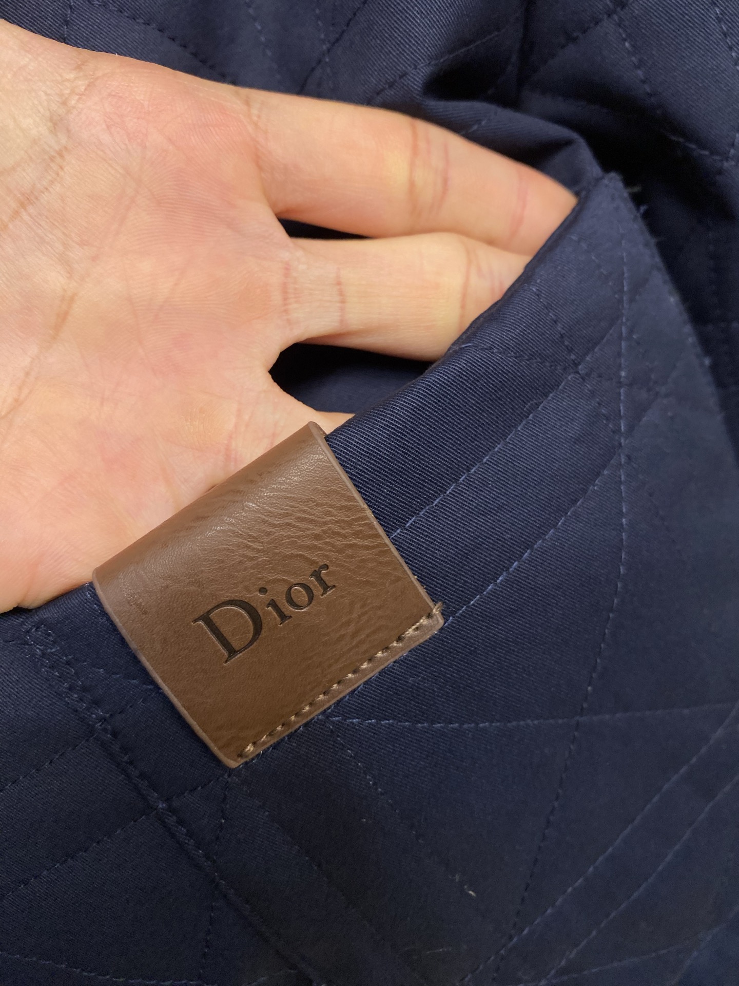 🌟🌟Dior 藤格纹饰皮标翻领外套面料选择：甄选100%高支棉面料，经特殊水洗工艺处理，赋予织物细腻的肌