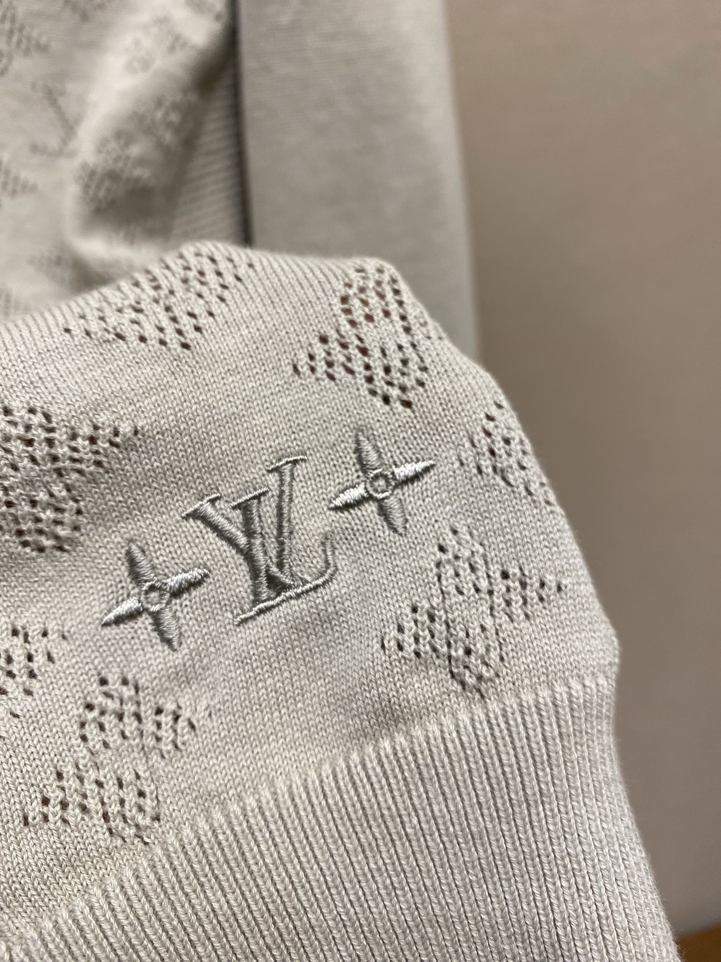 🌟🌟 1V/路易 SS26 Monogram镂空提花拼接针织毛衣开衫尺码：S-XLS：衣长66 胸围10