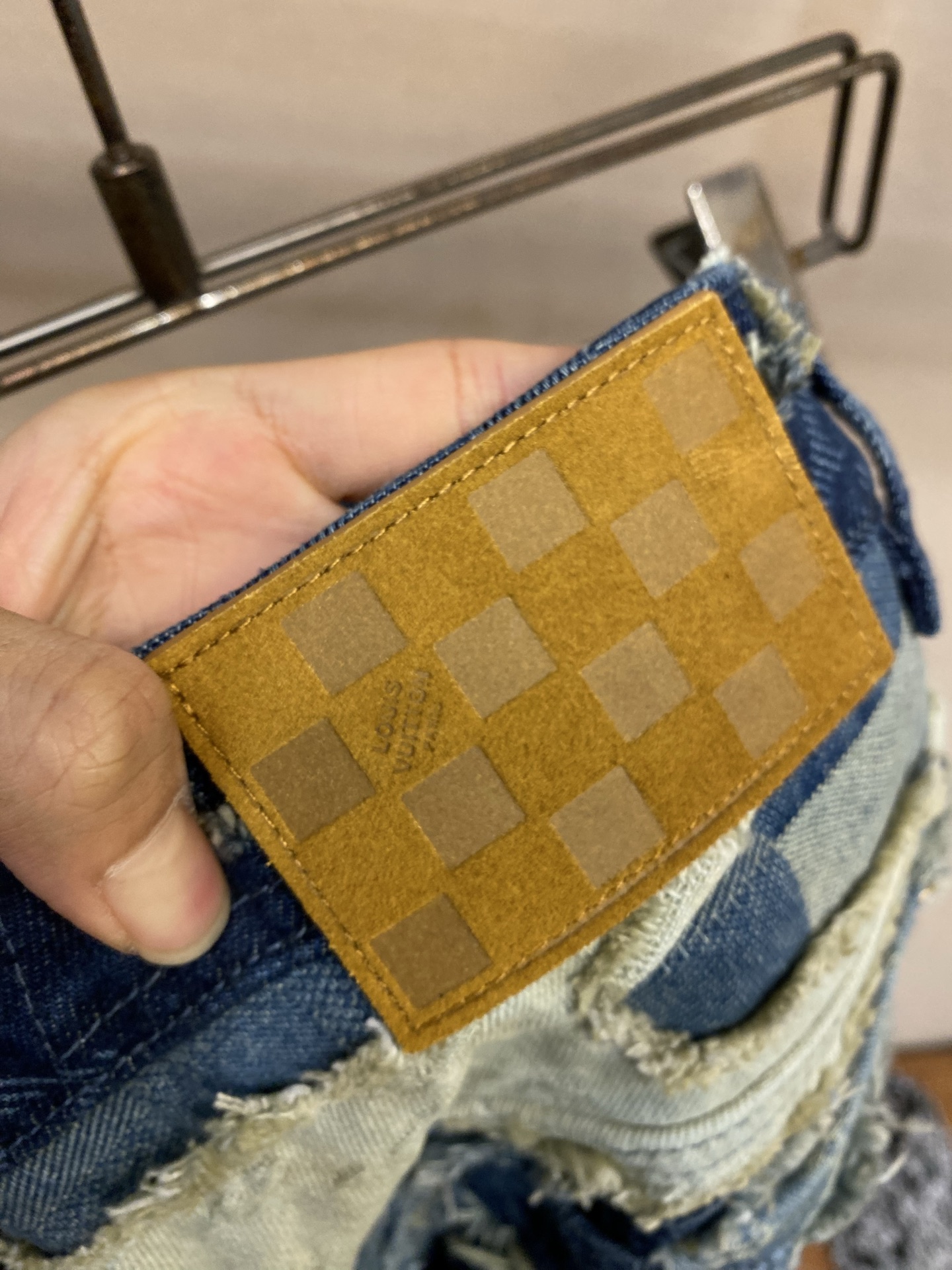 🌟🌟1V 拼缝滑板牛仔裤本款拼缝滑板牛仔裤出自Pharrell Williams与 Nigo联袂打造的秋