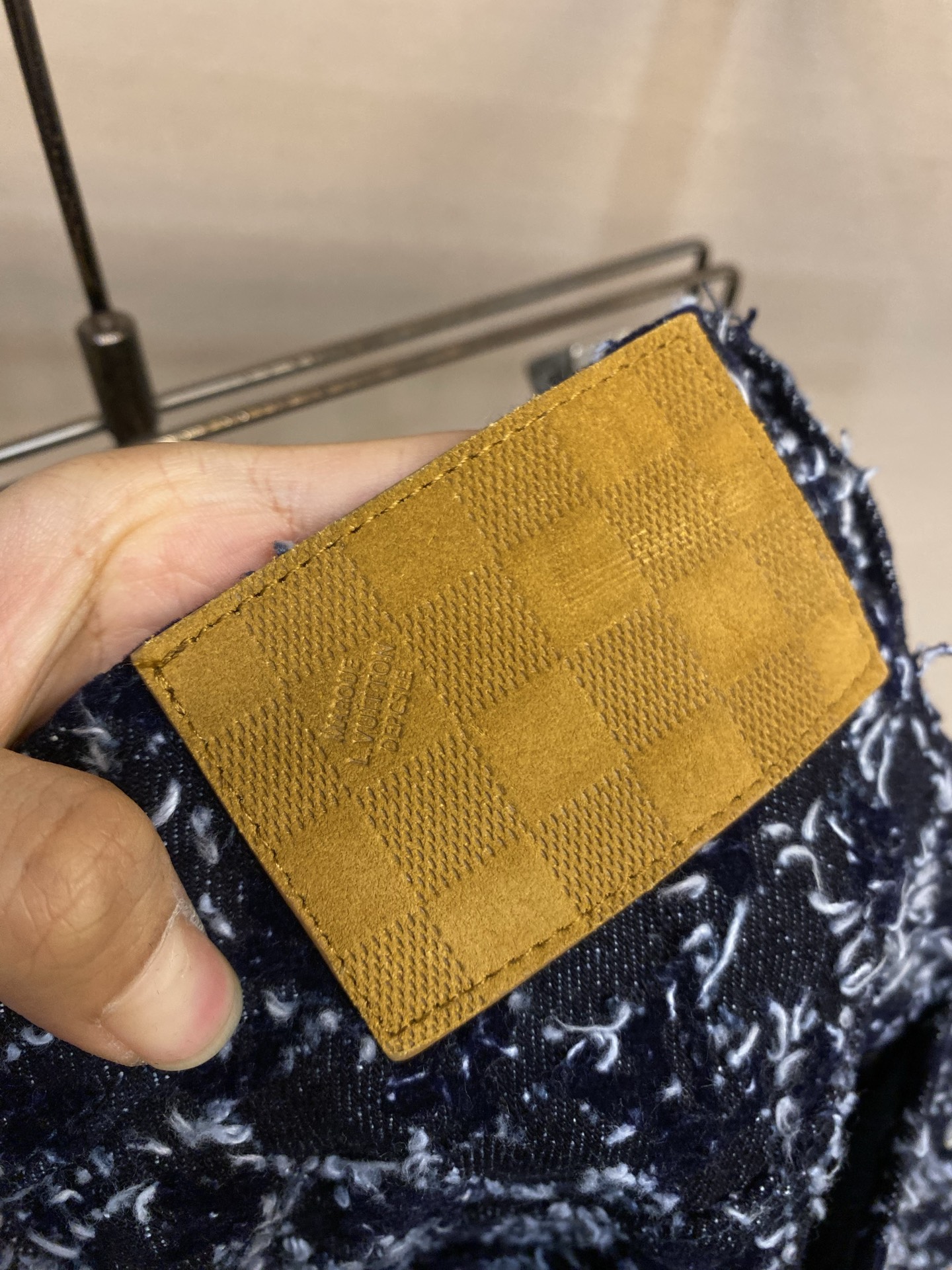 🌟🌟 1V25FW流苏牛仔裤17,800第一时间购入ZP操作，复古赛络纺提花露纱面料，通过洗水及砂石打磨