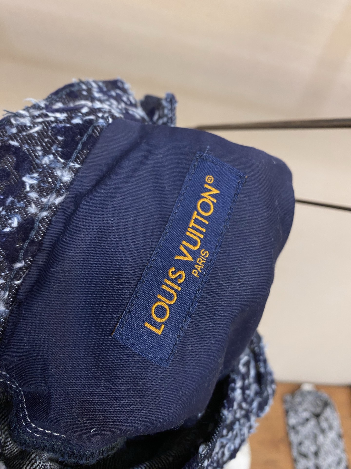 🌟🌟 1V25FW流苏牛仔裤17,800第一时间购入ZP操作，复古赛络纺提花露纱面料，通过洗水及砂石打磨