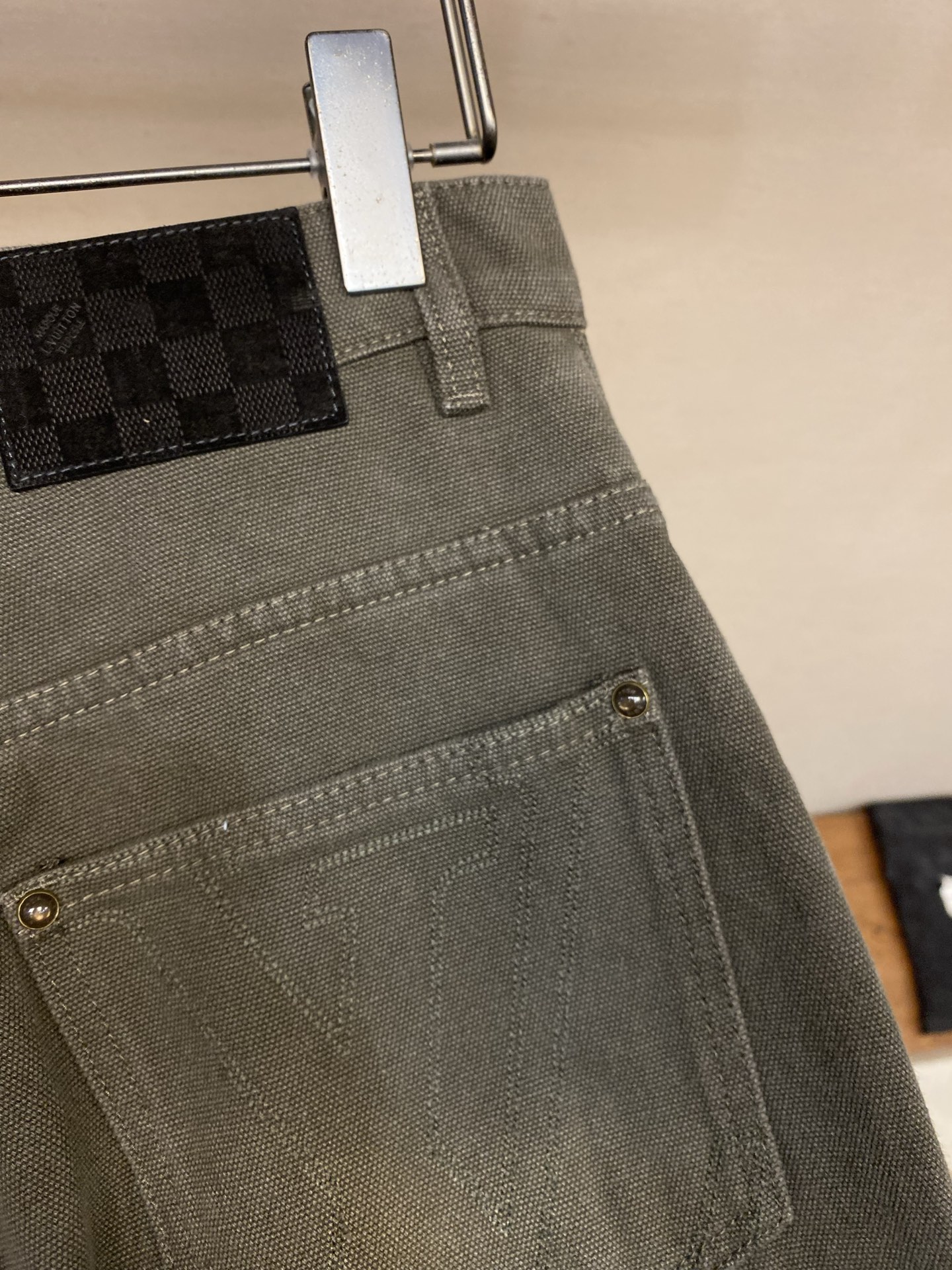 🌟🌟 1V/路易 FW25 monogram蜡面翻边满印帆布牛仔裤尺码：30，32，34，36