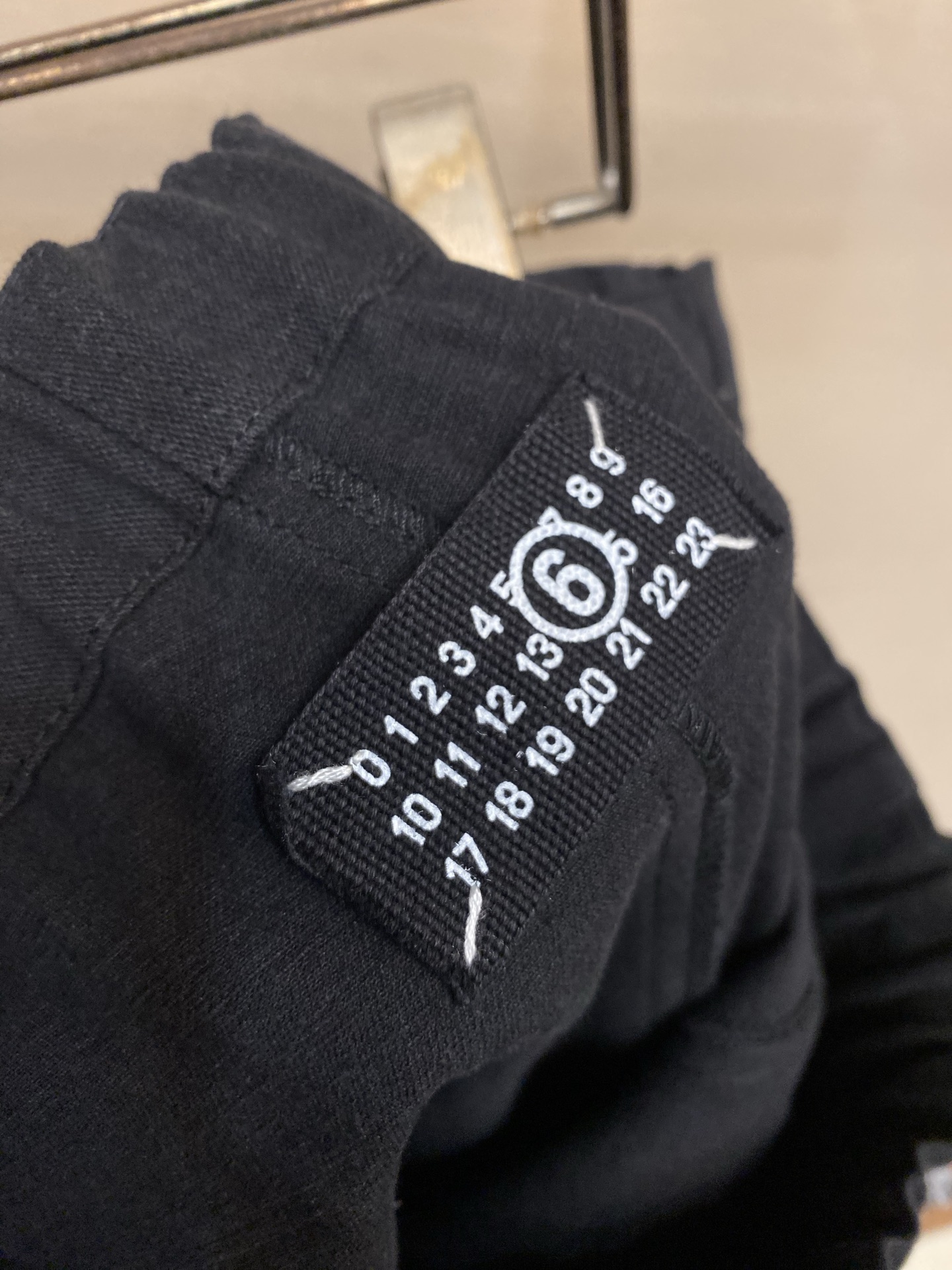 🌟🌟 Maison Margiela MM6马吉拉新款重磅黑色棉麻直筒宽松休闲裤 裤脚双层拼接设计 细节