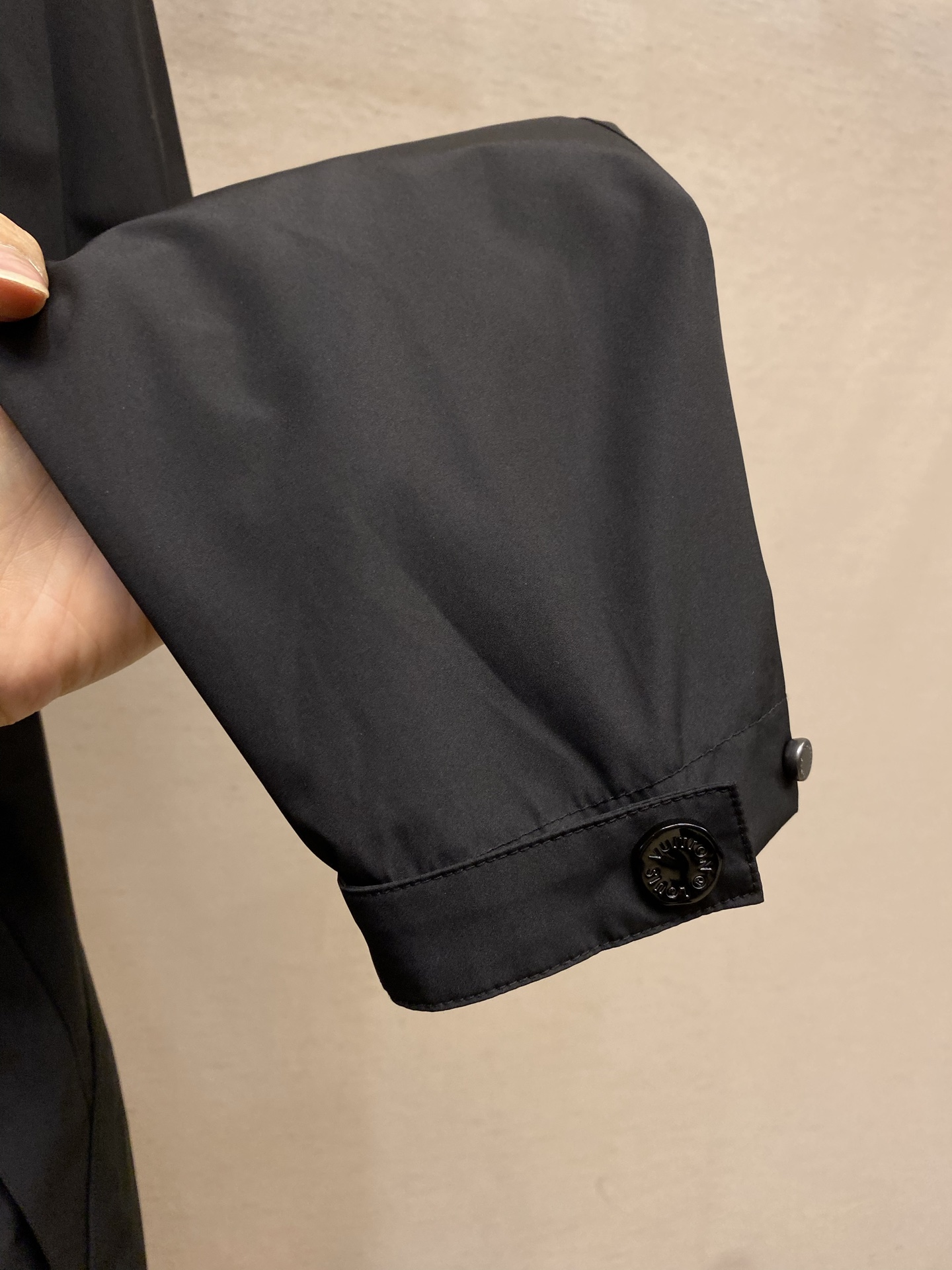 🌟🌟1V 春装新款风衣拉链外套 进口柔软面料上身舒适 宽松版型 定做刻字五金 衣袖单褶设计 细节完美且有