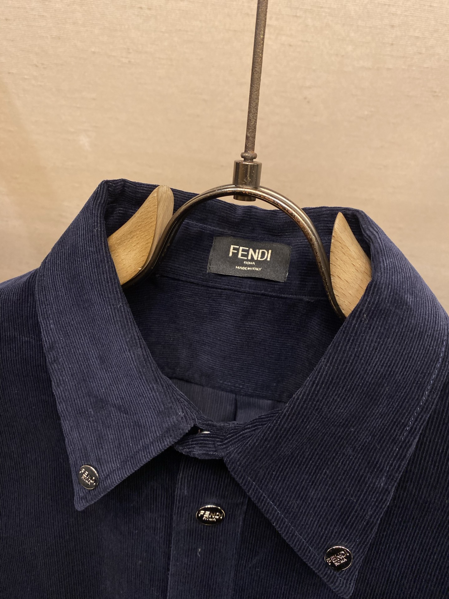 🌟🌟Fendi FD 春装新款 高级耐看深兰色灯芯绒衬衫外套 定做刻字五金 胸前口袋LOGO垫胶刺绣 宽