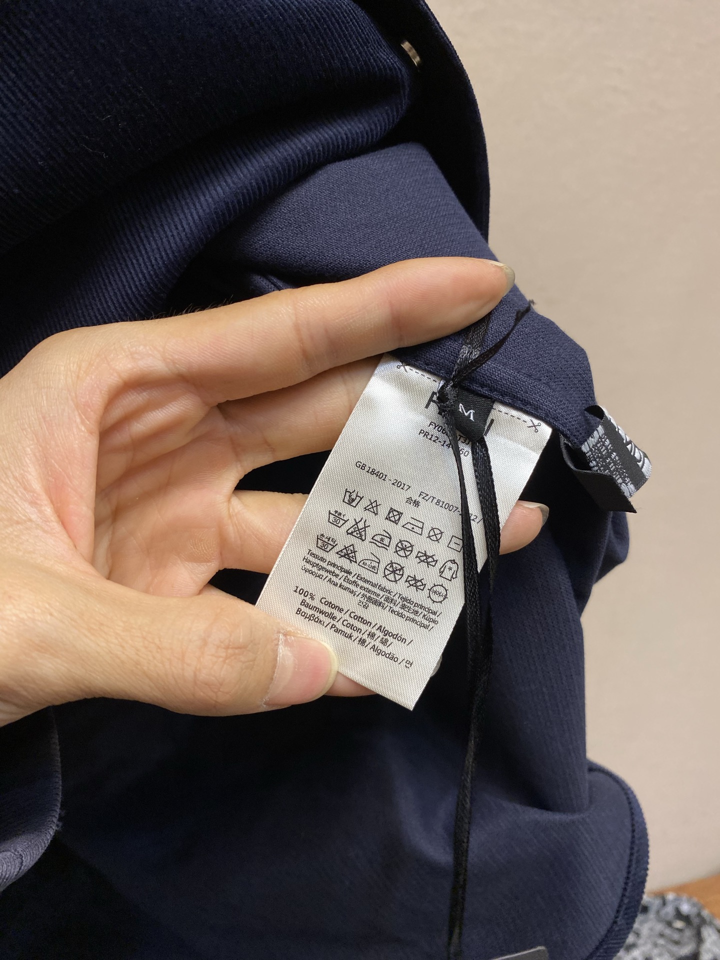 🌟🌟Fendi FD 春装新款 高级耐看深兰色灯芯绒衬衫外套 定做刻字五金 胸前口袋LOGO垫胶刺绣 宽