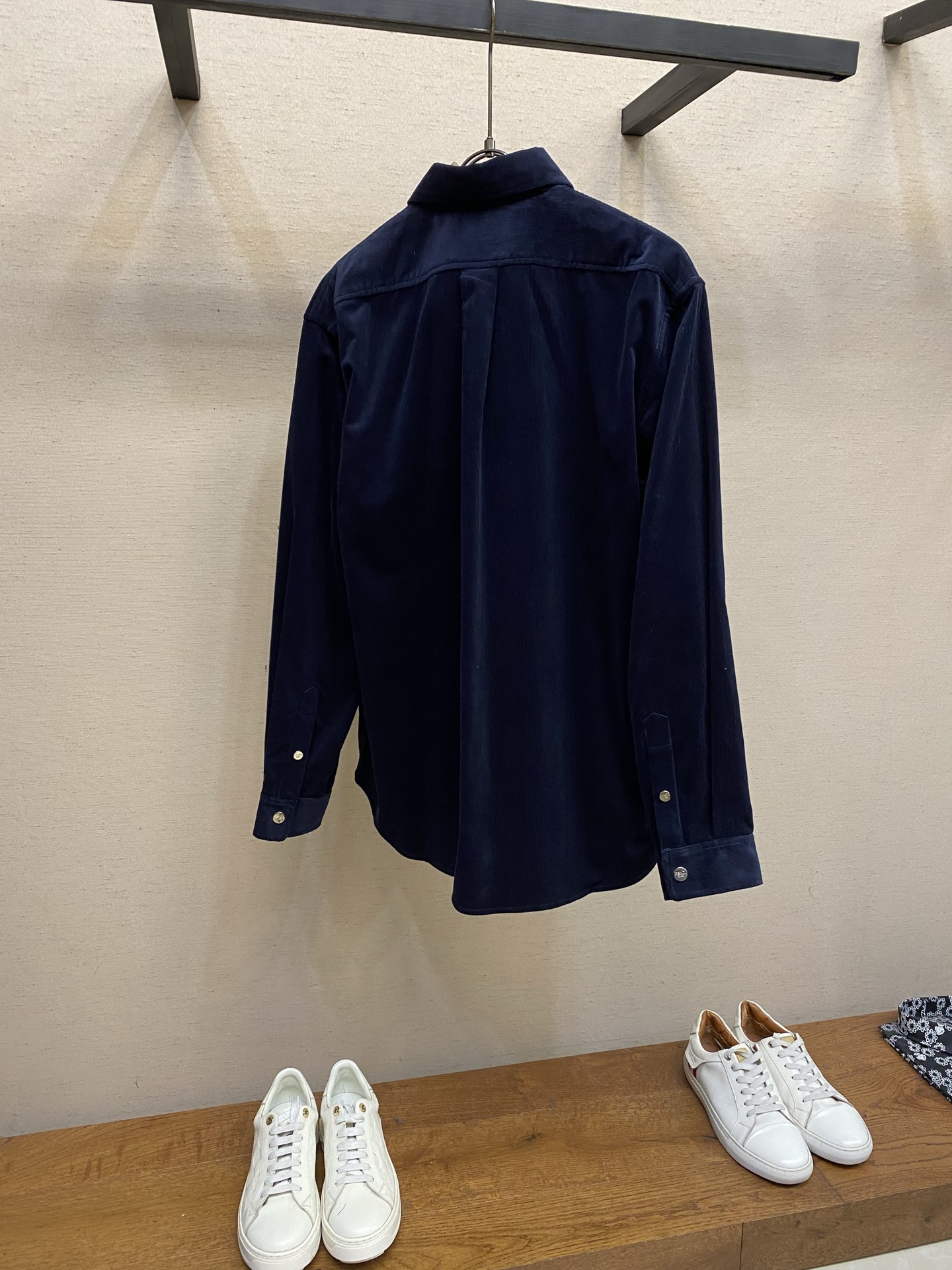 🌟🌟Fendi FD 春装新款 高级耐看深兰色灯芯绒衬衫外套 定做刻字五金 胸前口袋LOGO垫胶刺绣 宽