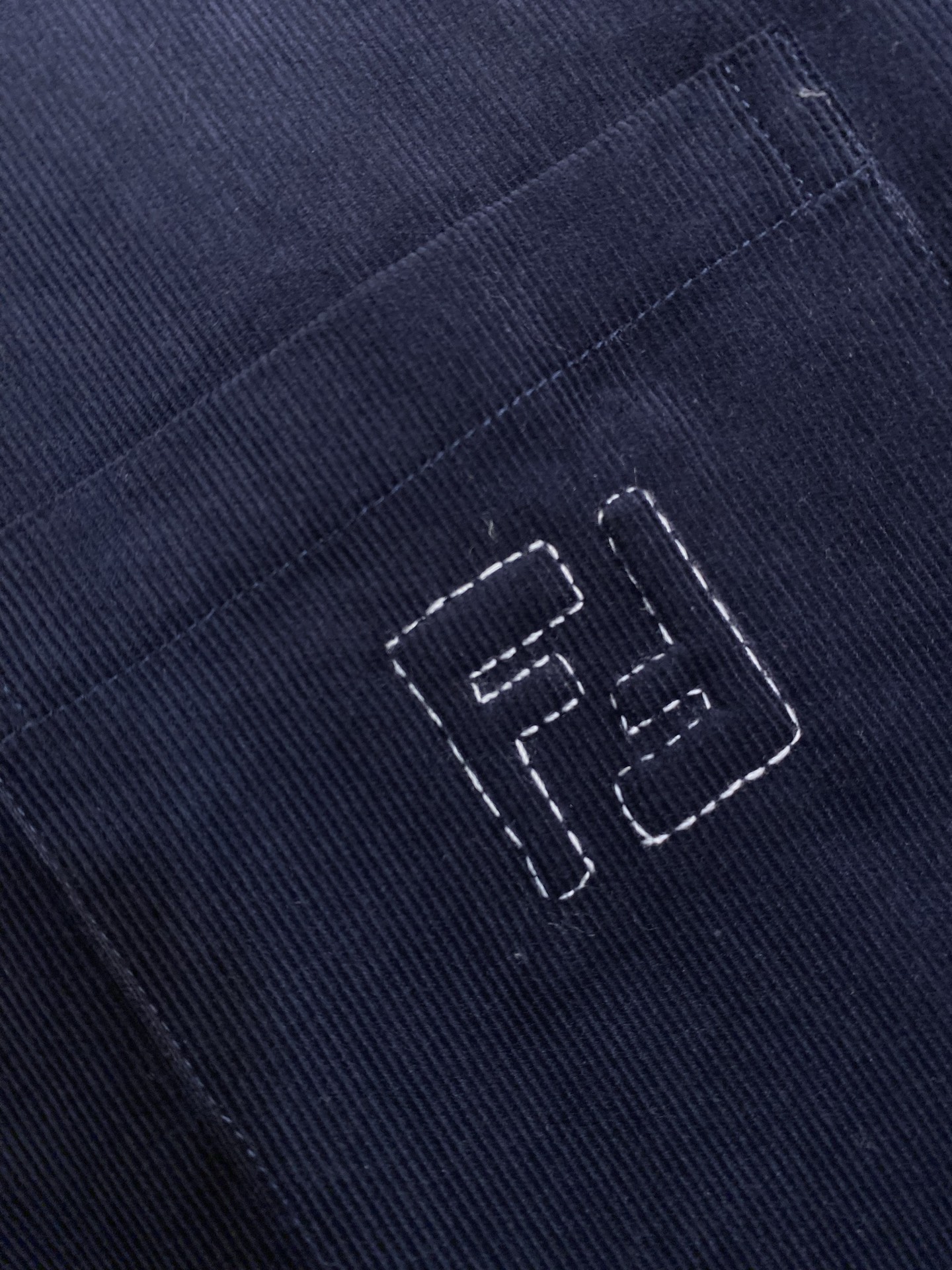 🌟🌟Fendi FD 春装新款 高级耐看深兰色灯芯绒衬衫外套 定做刻字五金 胸前口袋LOGO垫胶刺绣 宽