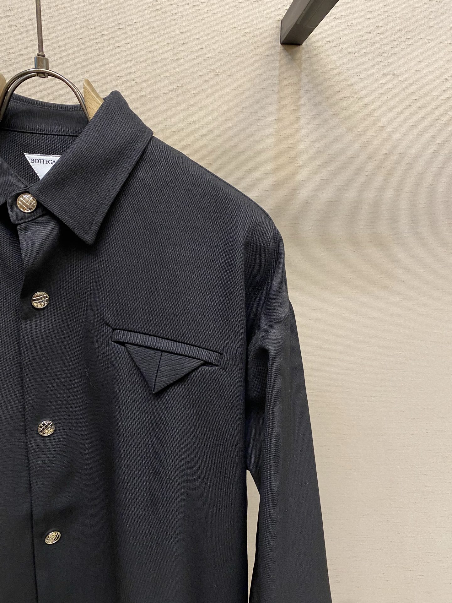 🌟🌟 Bottega Veneta 春装新款 重磅羊毛混纺衬衫外套 定做编织网格扣子 三角口袋饰 背面经