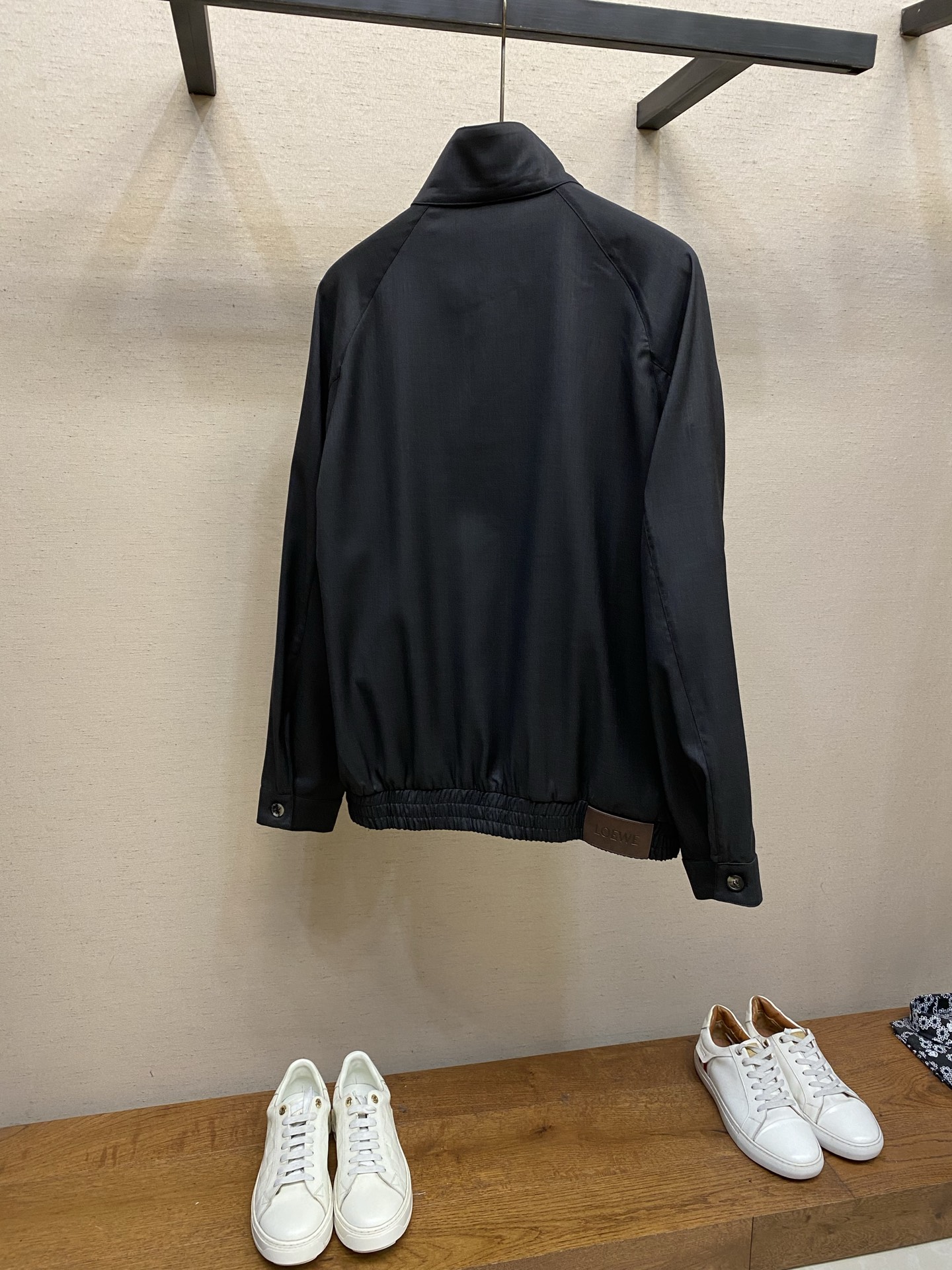 。（外套）🌟🌟Loewe 罗意威新款套装 羊毛柔软薄款面料 拉链宽松插肩外套 精致小logo图型刺绣 定