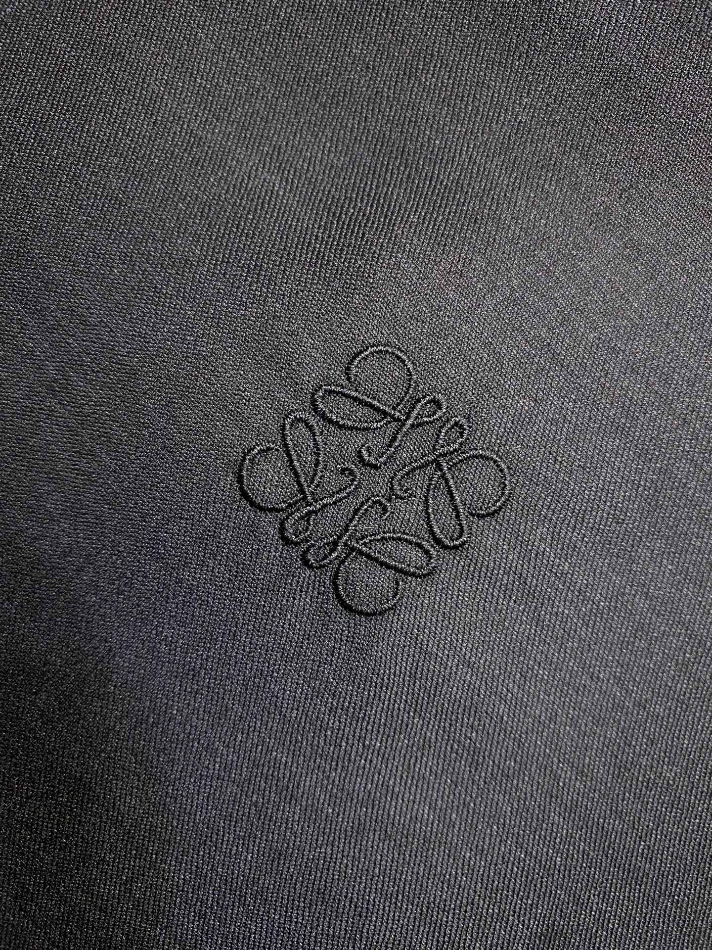 。（外套）🌟🌟Loewe 罗意威新款套装 羊毛柔软薄款面料 拉链宽松插肩外套 精致小logo图型刺绣 定