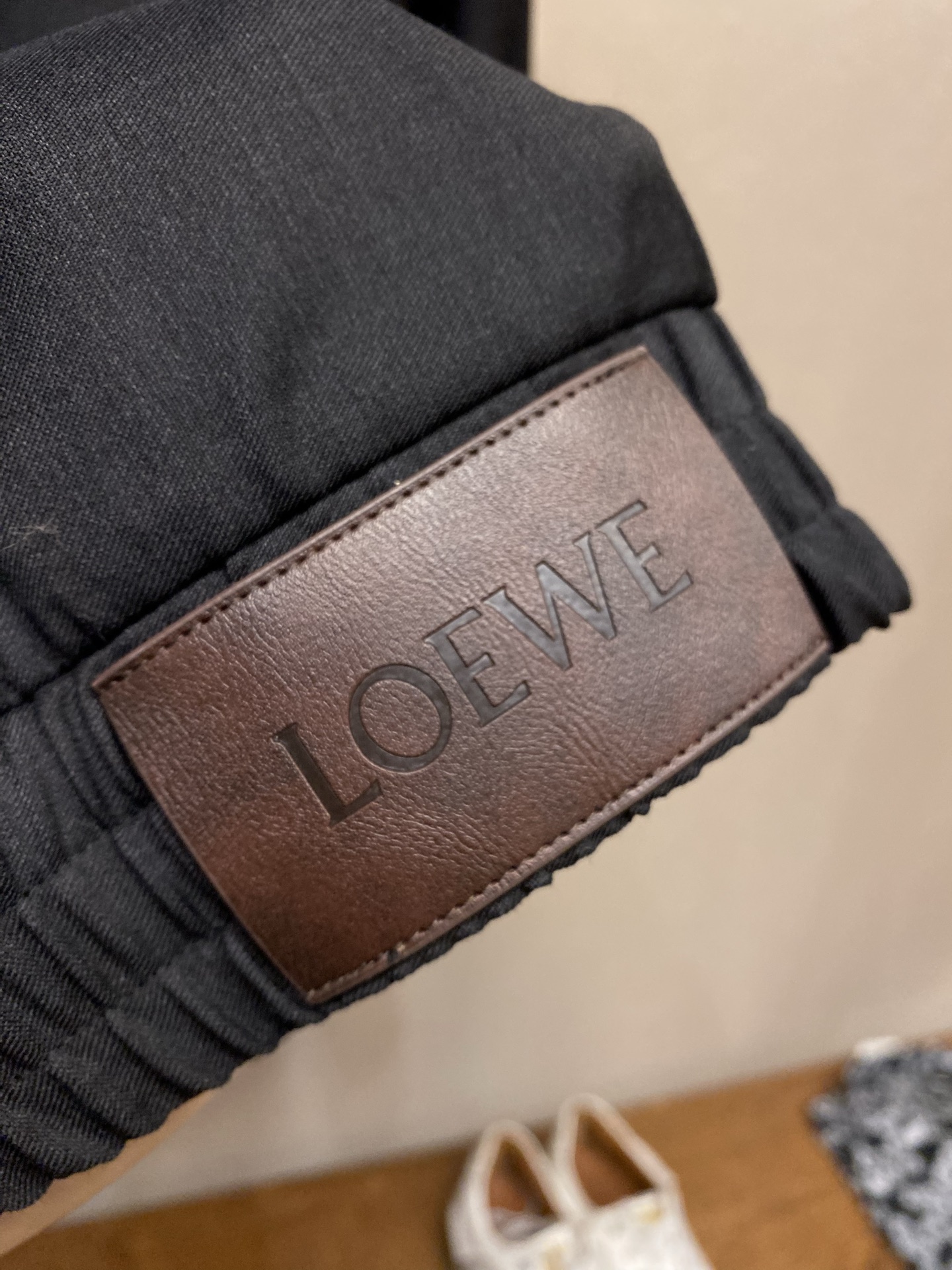 。（外套）🌟🌟Loewe 罗意威新款套装 羊毛柔软薄款面料 拉链宽松插肩外套 精致小logo图型刺绣 定