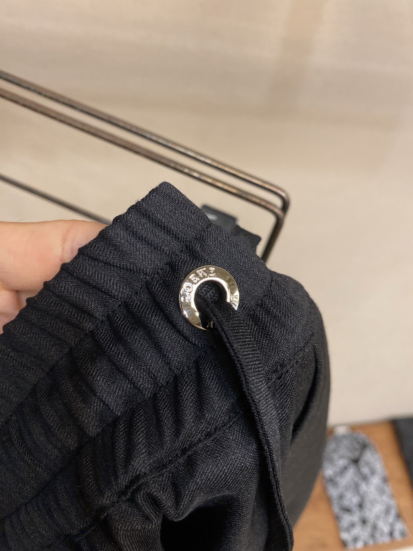 。（裤子）🌟🌟Loewe 罗意威新款套装 羊毛柔软薄款面料 LOGO刺绣直筒弹力口袋裤 百搭好穿尺码：S