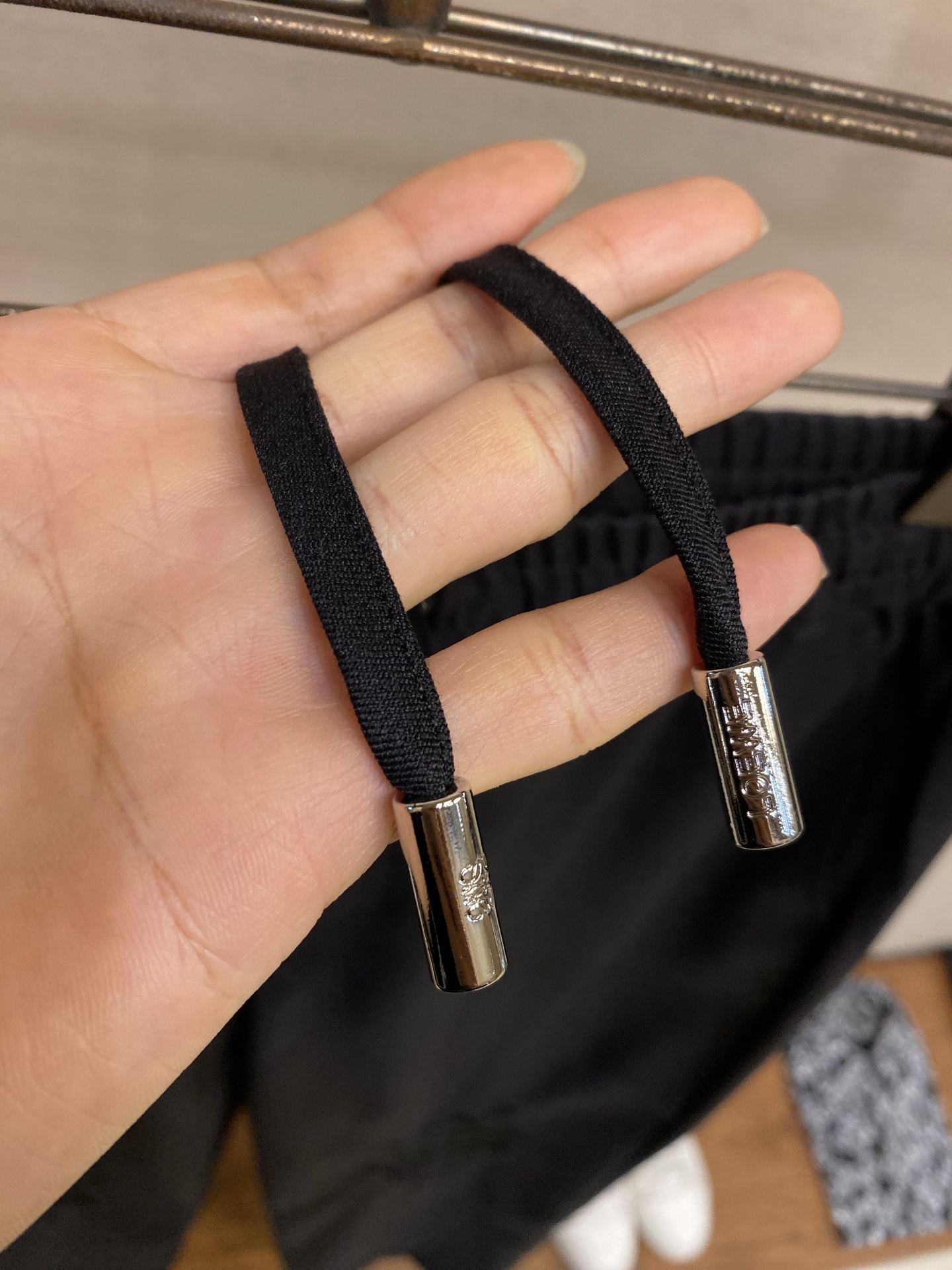 。（裤子）🌟🌟Loewe 罗意威新款套装 羊毛柔软薄款面料 LOGO刺绣直筒弹力口袋裤 百搭好穿尺码：S