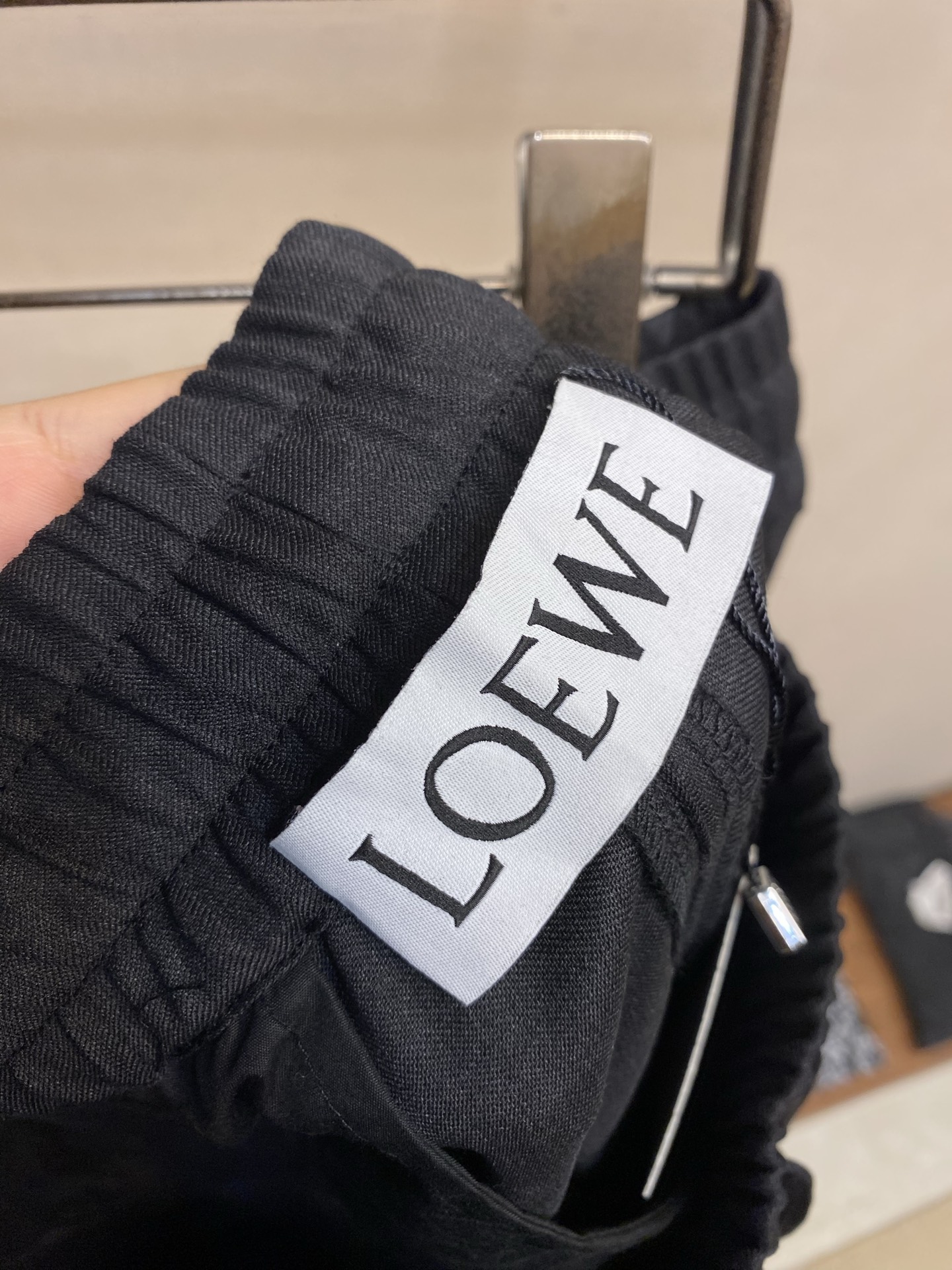 。（裤子）🌟🌟Loewe 罗意威新款套装 羊毛柔软薄款面料 LOGO刺绣直筒弹力口袋裤 百搭好穿尺码：S