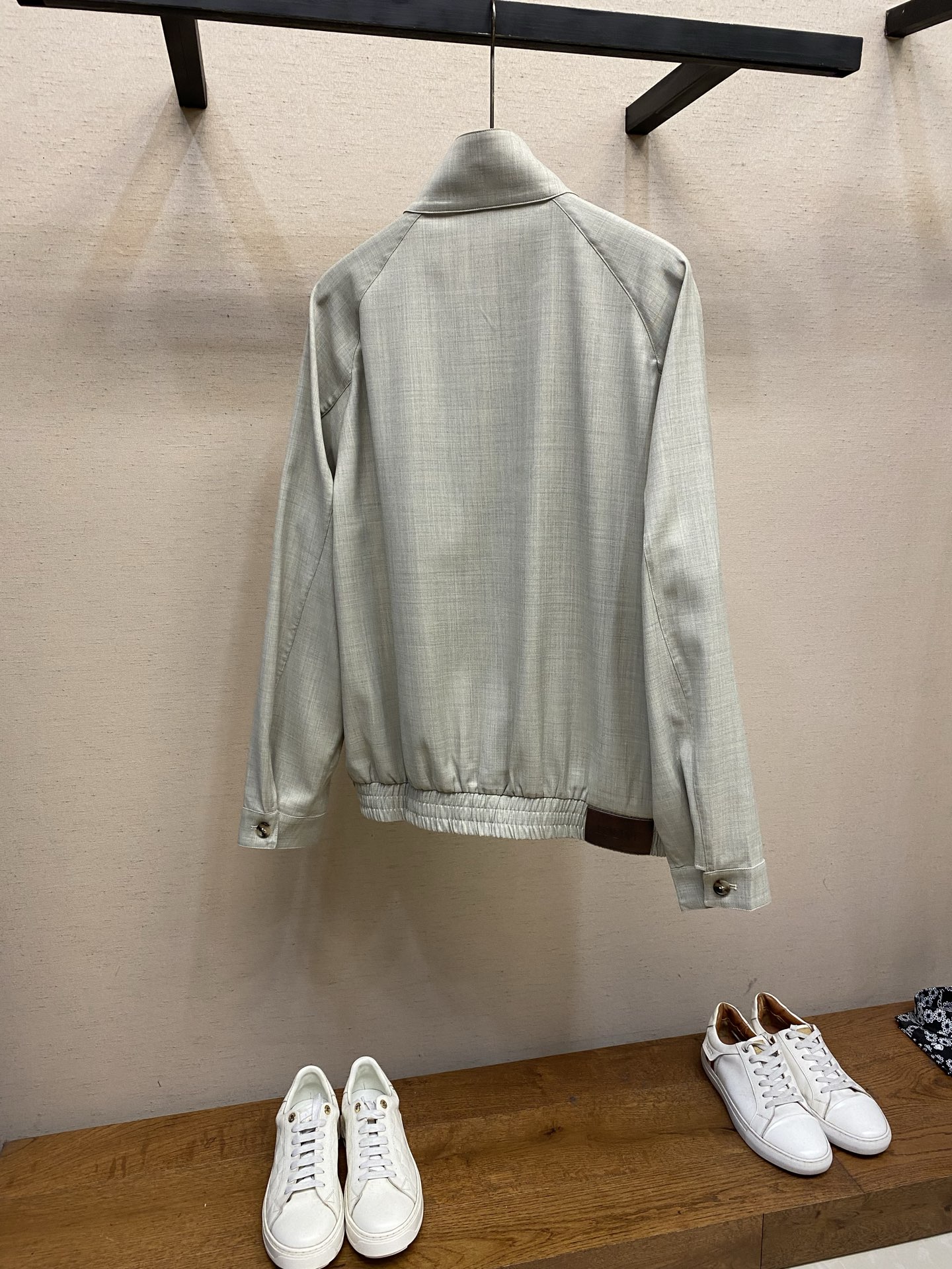 。（外套）🌟🌟Loewe 罗意威新款套装 羊毛柔软薄款面料 拉链宽松插肩外套 精致小logo图型刺绣 定