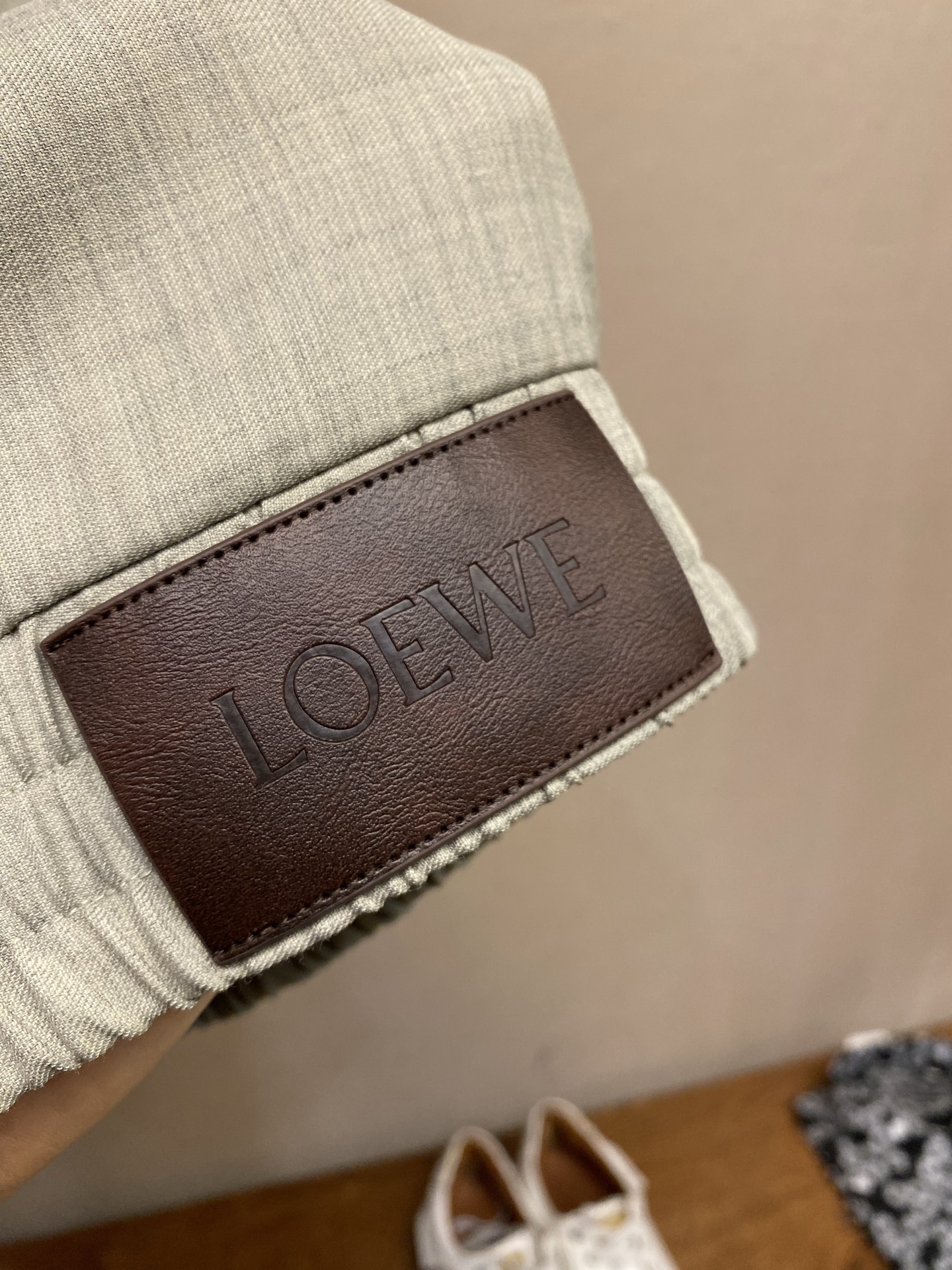 。（外套）🌟🌟Loewe 罗意威新款套装 羊毛柔软薄款面料 拉链宽松插肩外套 精致小logo图型刺绣 定