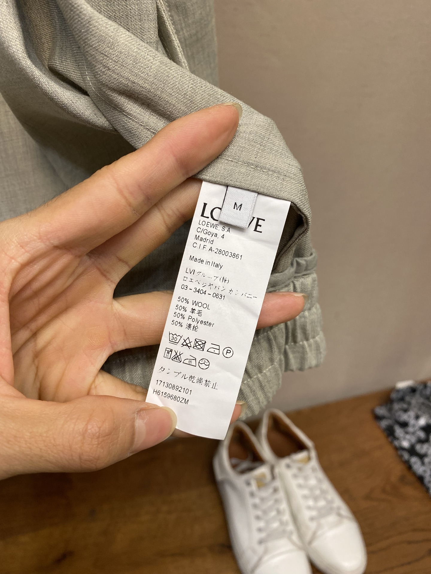。（外套）🌟🌟Loewe 罗意威新款套装 羊毛柔软薄款面料 拉链宽松插肩外套 精致小logo图型刺绣 定
