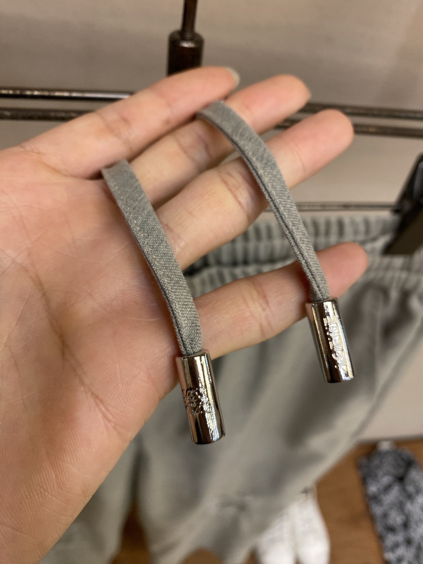 。（裤子）🌟🌟Loewe 罗意威新款套装 羊毛柔软薄款面料 LOGO刺绣直筒弹力口袋裤 百搭好穿尺码：S