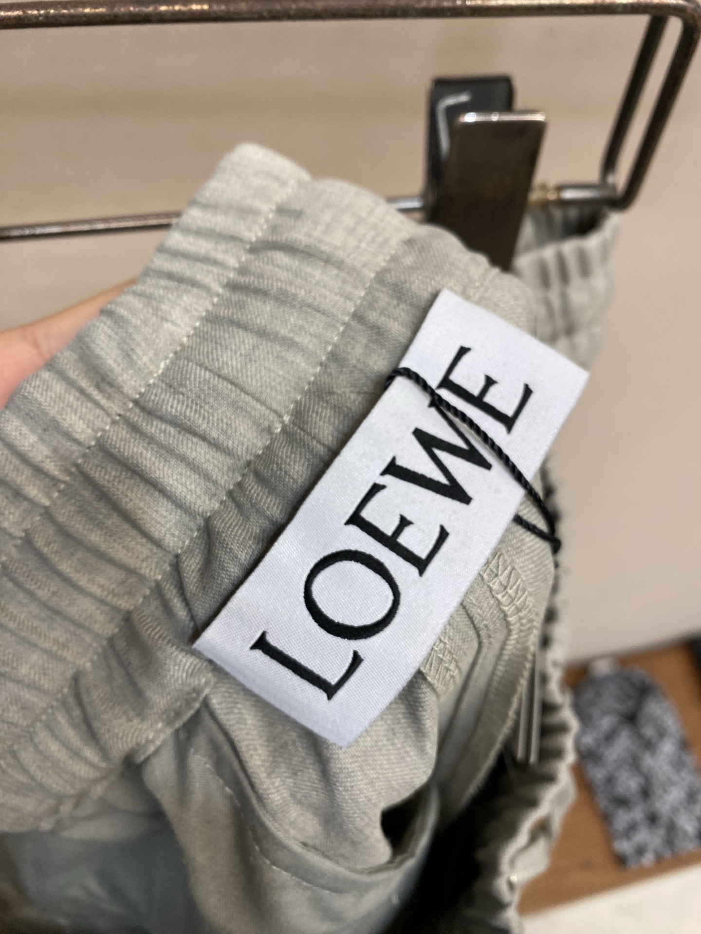 。（裤子）🌟🌟Loewe 罗意威新款套装 羊毛柔软薄款面料 LOGO刺绣直筒弹力口袋裤 百搭好穿尺码：S