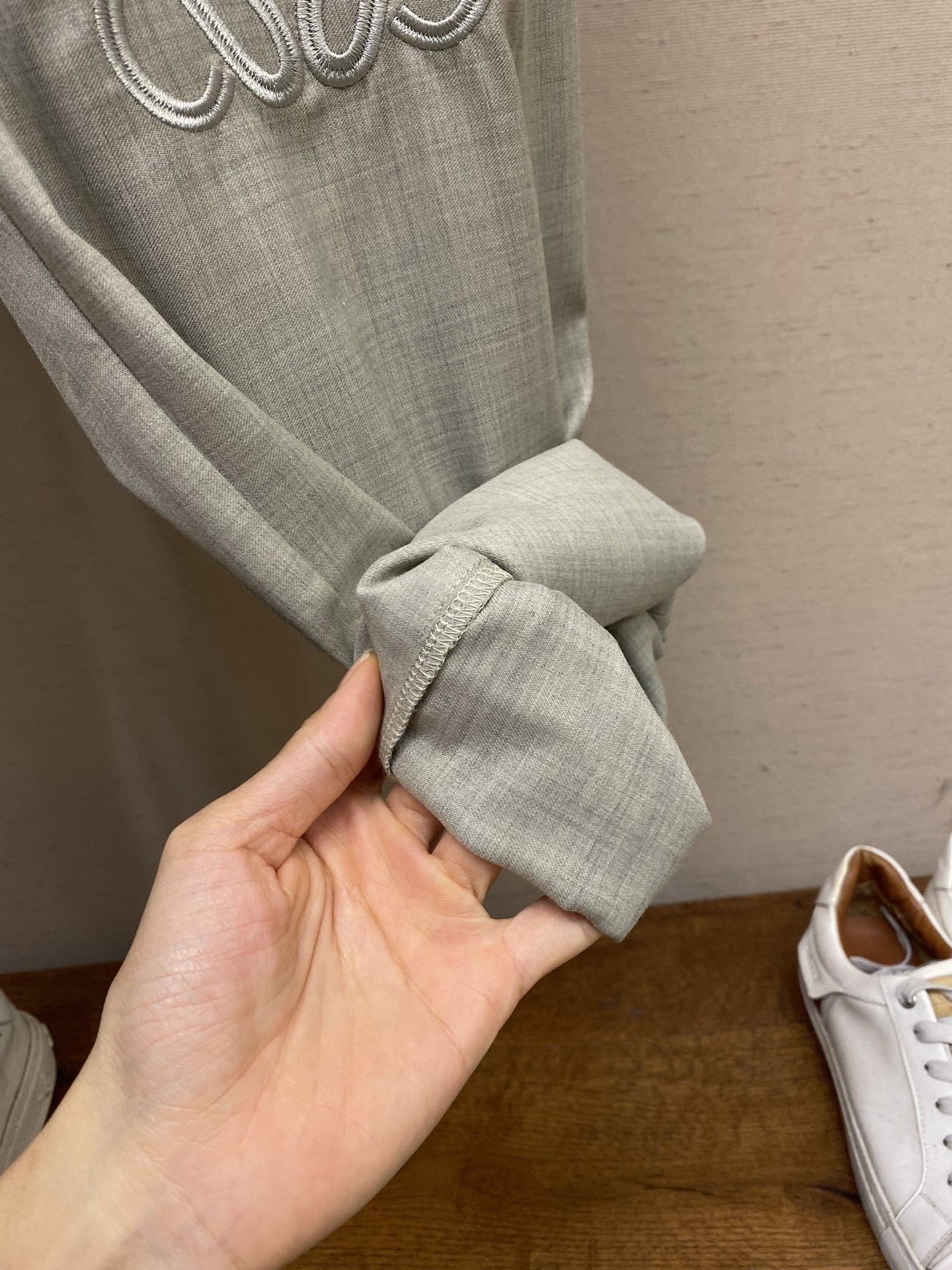 。（裤子）🌟🌟Loewe 罗意威新款套装 羊毛柔软薄款面料 LOGO刺绣直筒弹力口袋裤 百搭好穿尺码：S