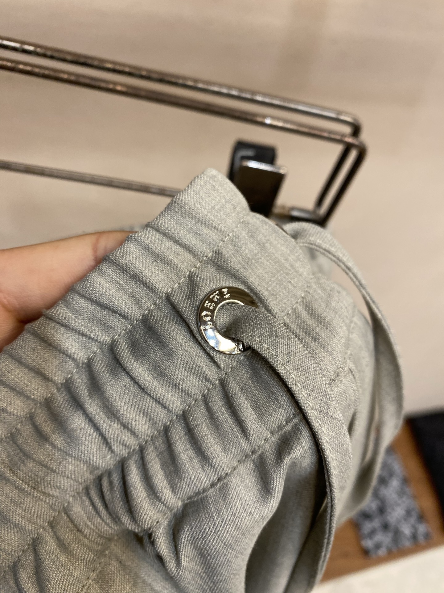 。（裤子）🌟🌟Loewe 罗意威新款套装 羊毛柔软薄款面料 LOGO刺绣直筒弹力口袋裤 百搭好穿尺码：S