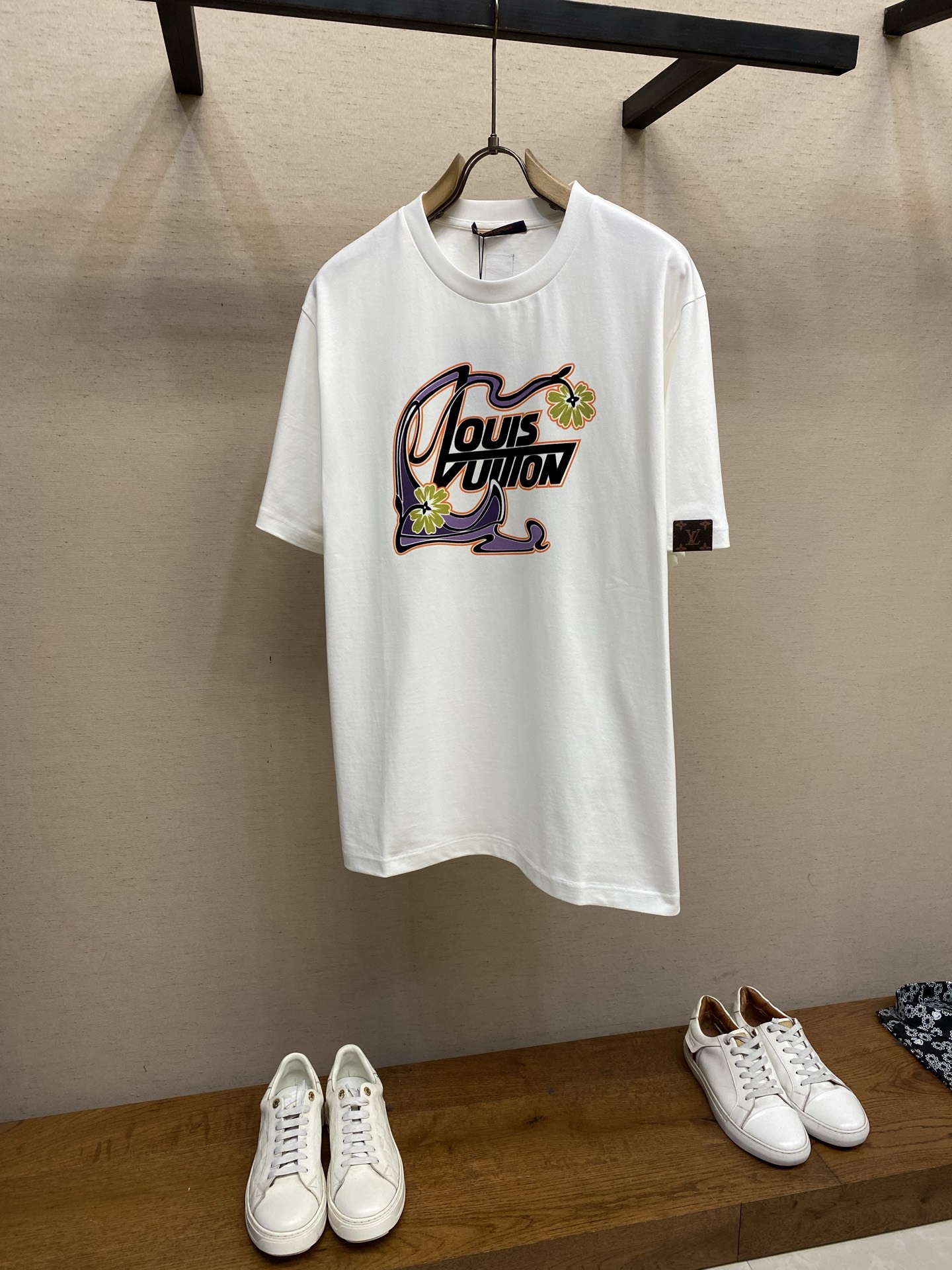 루이비통 2026FW 로고 프린트 코튼 니트 1868 Louis Vuitton T Shirt