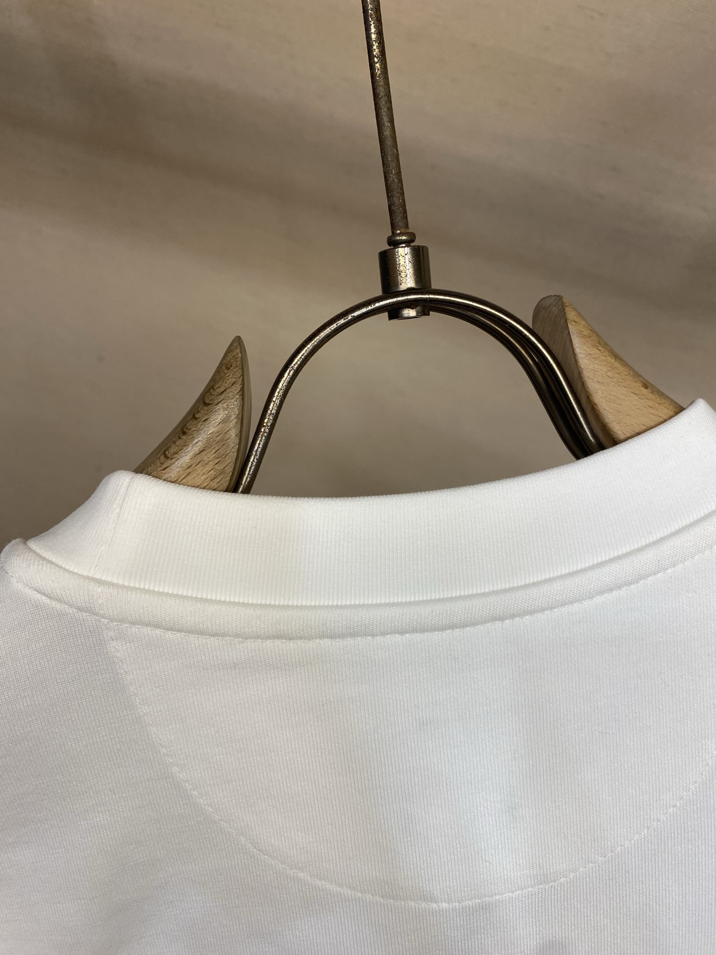 🌟🌟Fendi 2026FW早春限定系列棉质T恤系列 短袖圆领T恤。纯棉材质。定制化FE*DI Flow