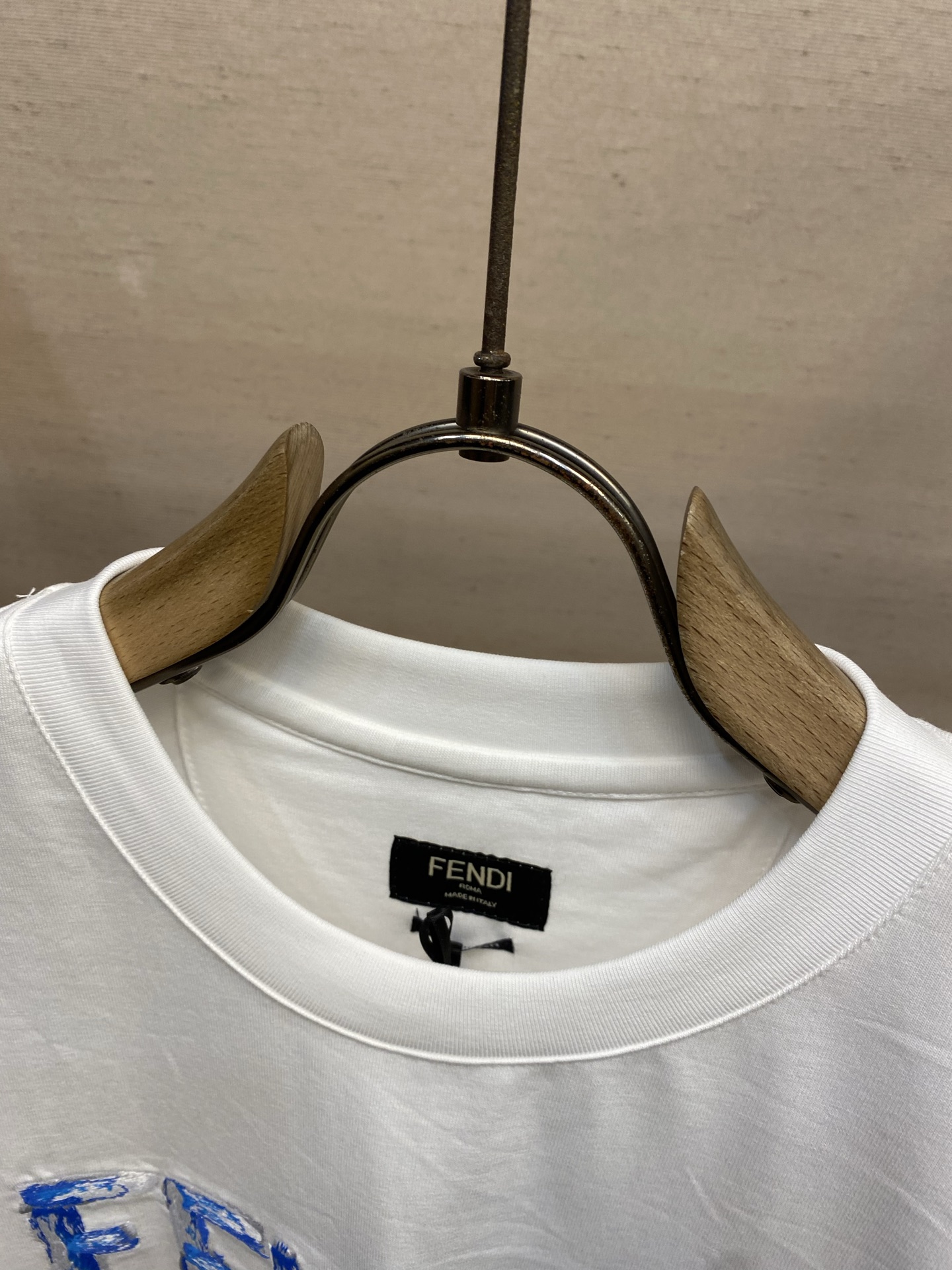 🌟🌟Fendi 2026FW早春限定系列棉质T恤系列 短袖圆领T恤。纯棉材质。定制化FE*DI Flow