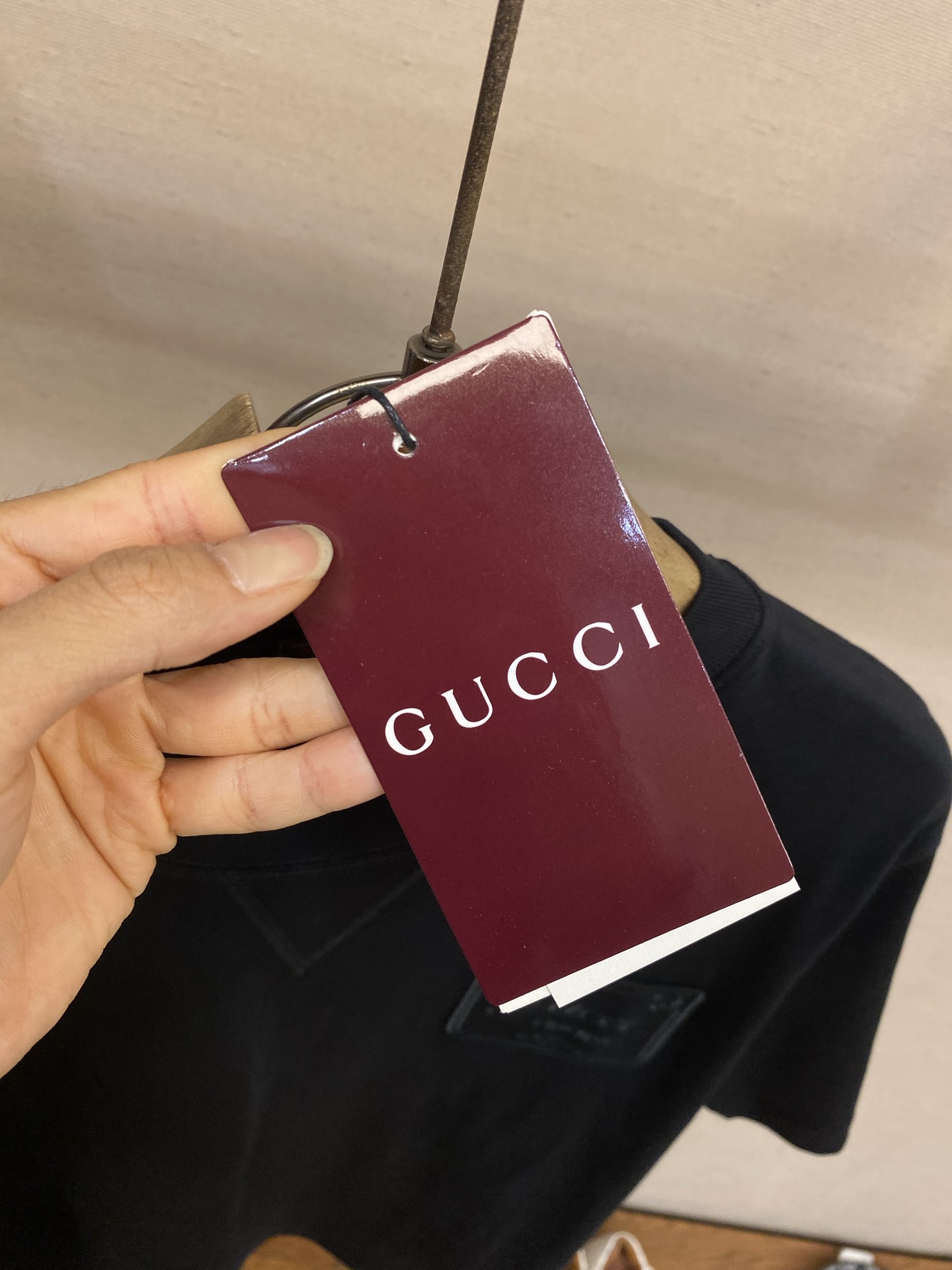 🌟🌟Gucci 26SS早春徽章刺绣典藏标识棉质半袖T恤作为专属灵感来源，贯穿系列多款设计。这款T恤甄选