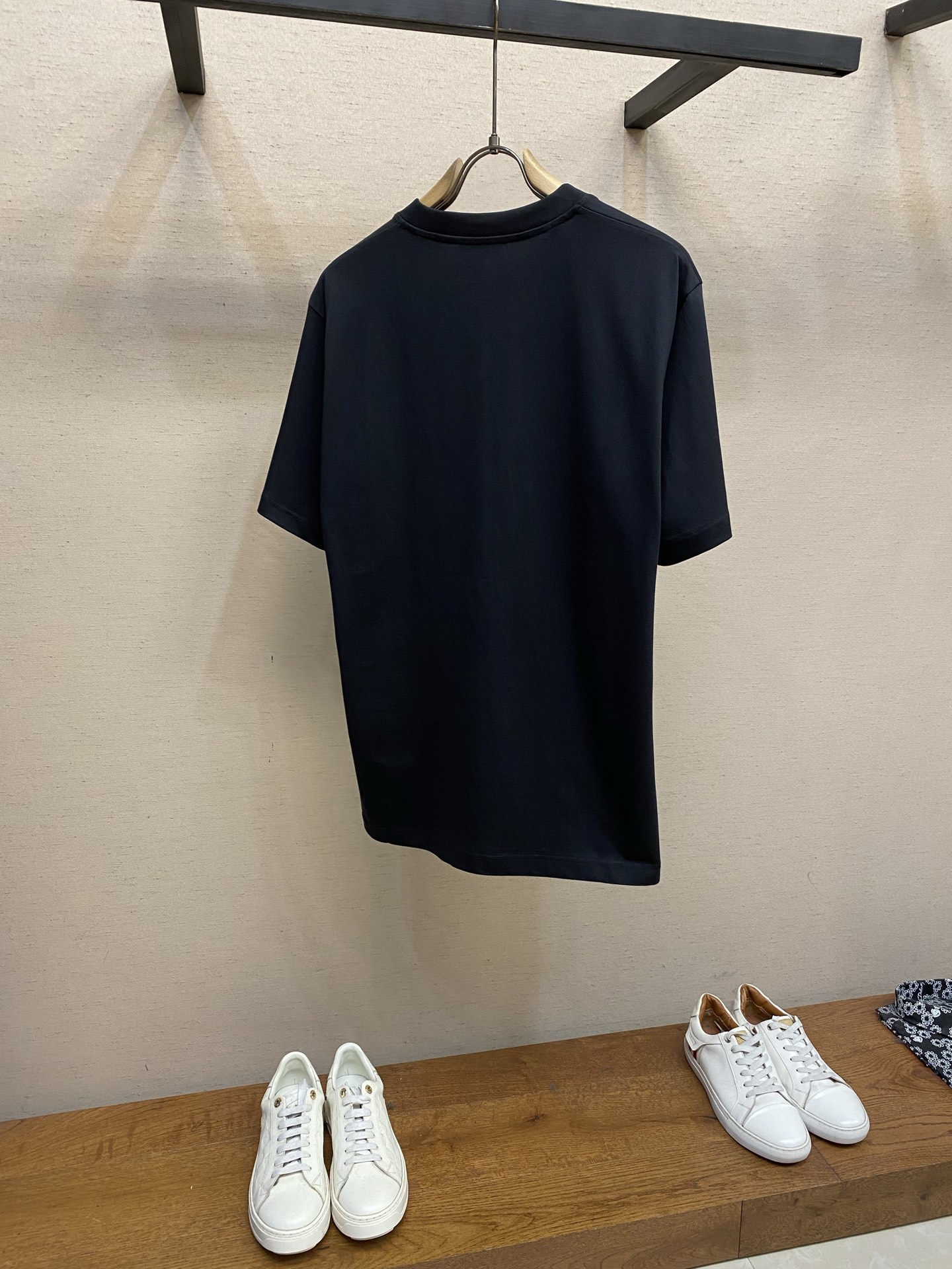 🌟🌟Gucci 26SS早春徽章刺绣典藏标识棉质半袖T恤作为专属灵感来源，贯穿系列多款设计。这款T恤甄选