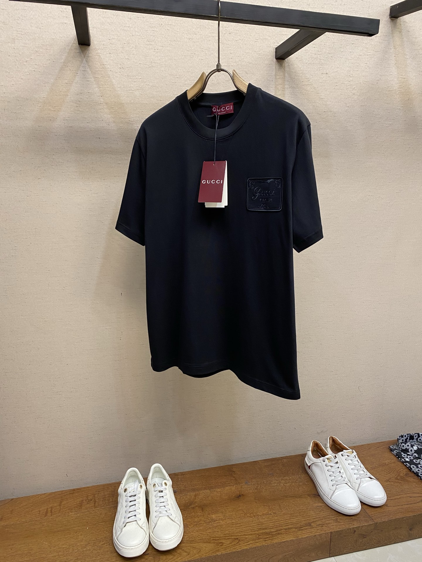 🌟🌟Gucci 26SS早春徽章刺绣典藏标识棉质半袖T恤作为专属灵感来源，贯穿系列多款设计。这款T恤甄选