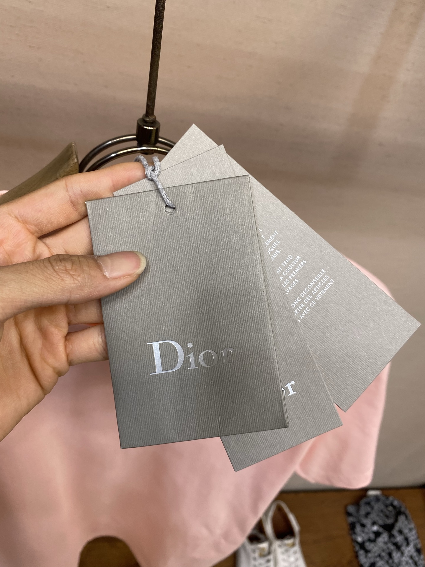 🌟🌟Dior CD 2026FW 这款T恤是二零二六夏季男装系列新品，是衣橱里的经典单品。采用棉质平纹针