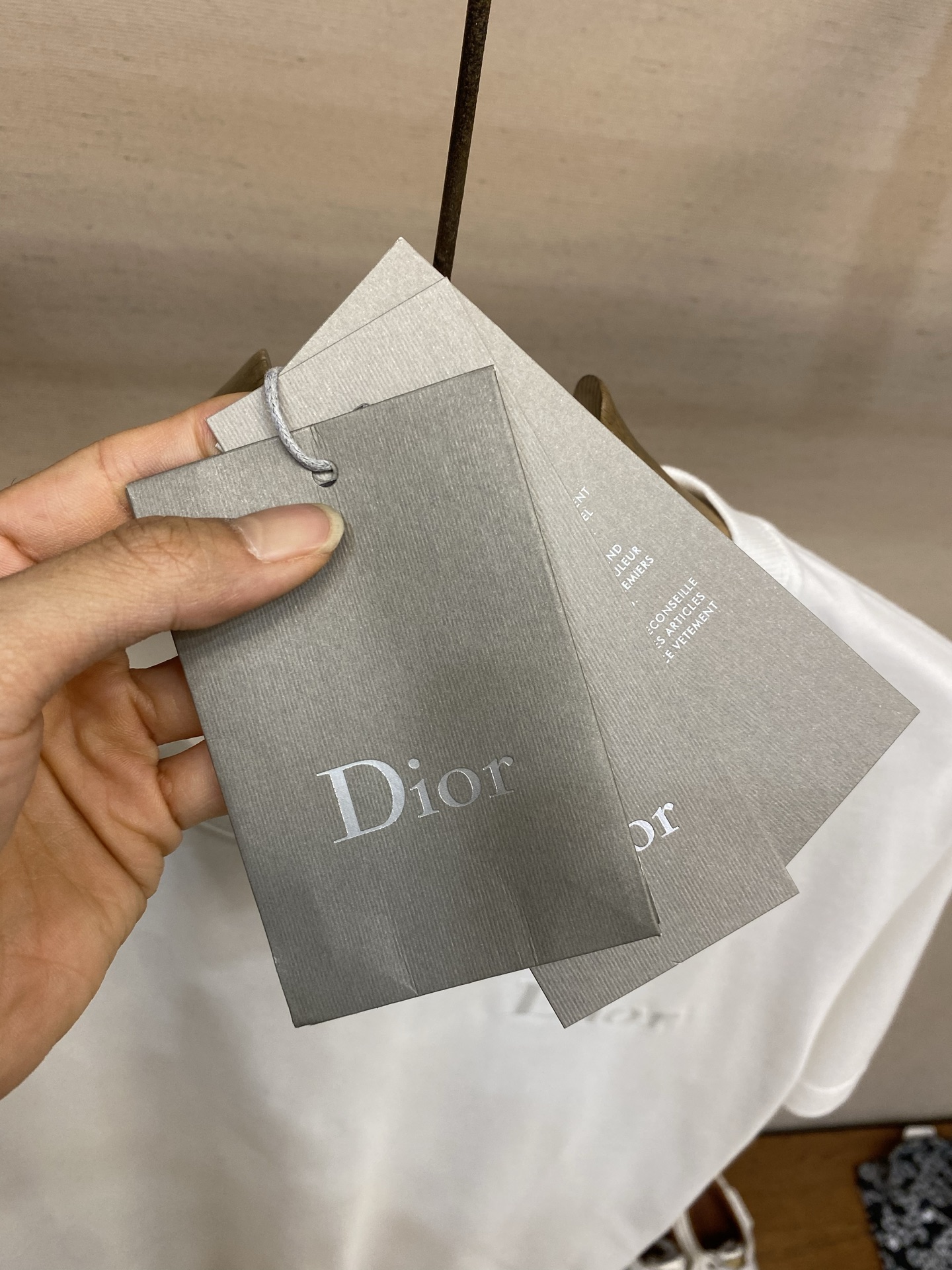 🌟🌟Dior CD 2026FW 这款T恤是二零二六夏季男装系列新品，是衣橱里的经典单品。采用棉质平纹针