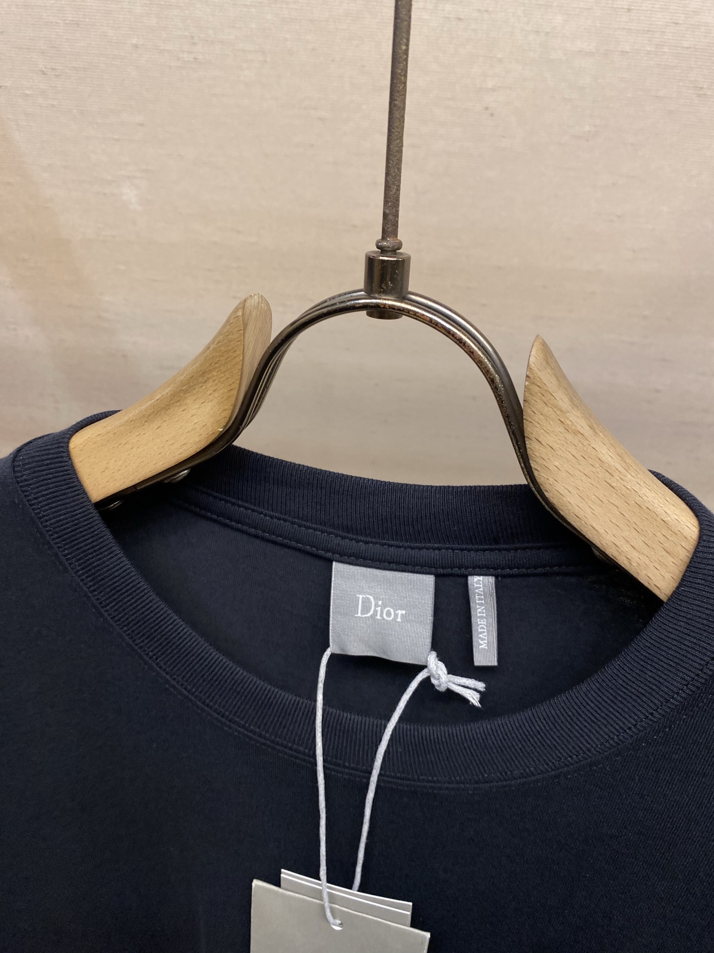 🌟🌟Dior CD 2026FW 这款T恤是二零二六夏季男装系列新品，是衣橱里的经典单品。采用棉质平纹针