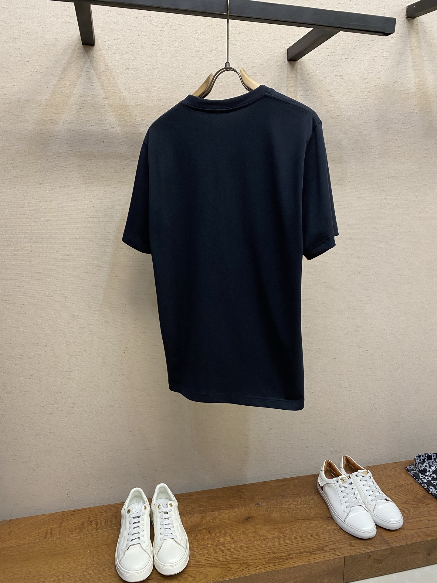 🌟🌟Dior CD 2026FW 这款T恤是二零二六夏季男装系列新品，是衣橱里的经典单品。采用棉质平纹针