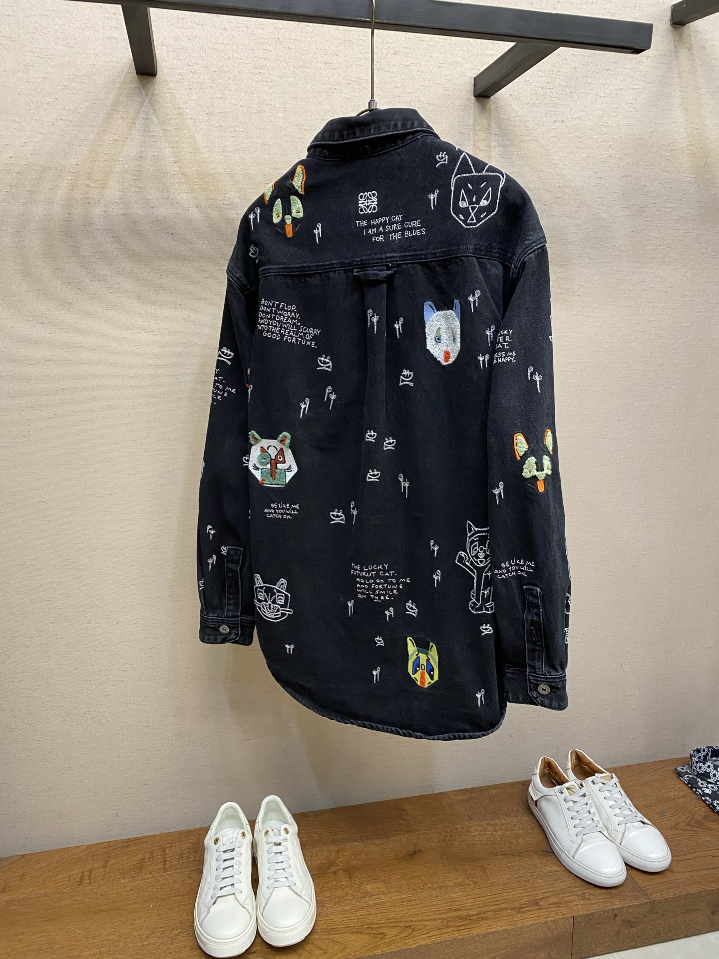 。（外套）🌟🌟Loewe 罗意威 Louis Wain联名重工猫咪刺绣宽松衬衫式牛仔外套耗时接近一个多月