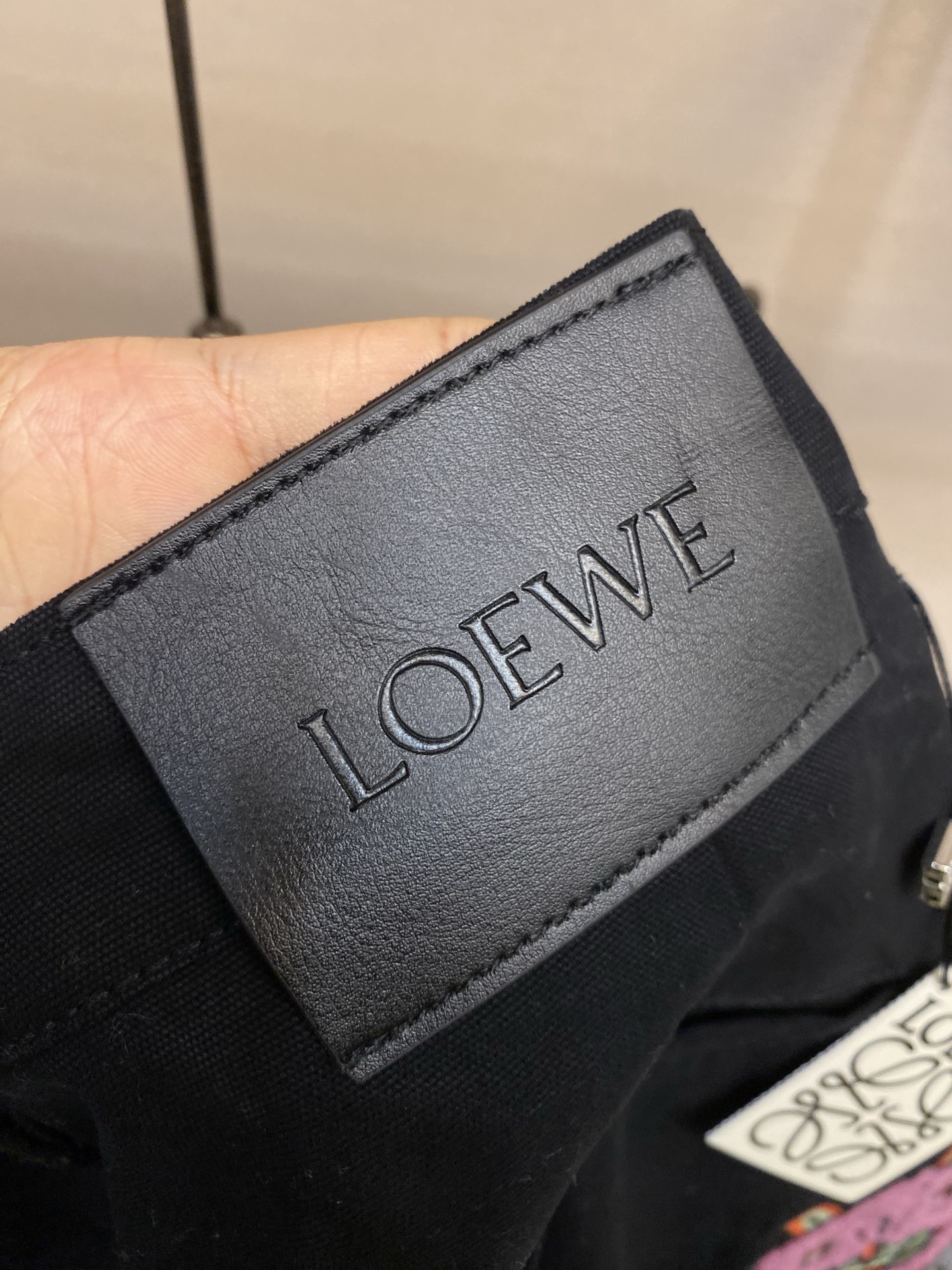 。（裤子）🌟🌟Loewe Louis Wain联名重工猫咪刺绣宽松牛仔裤耗时接近一个多月时间定织原版面料