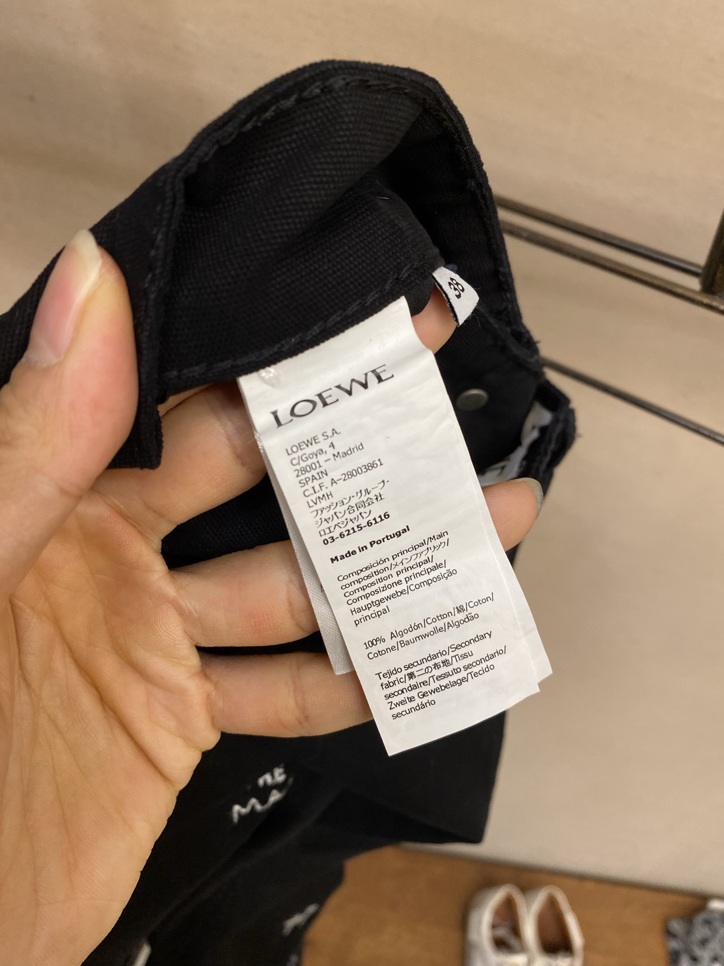 。（裤子）🌟🌟Loewe Louis Wain联名重工猫咪刺绣宽松牛仔裤耗时接近一个多月时间定织原版面料
