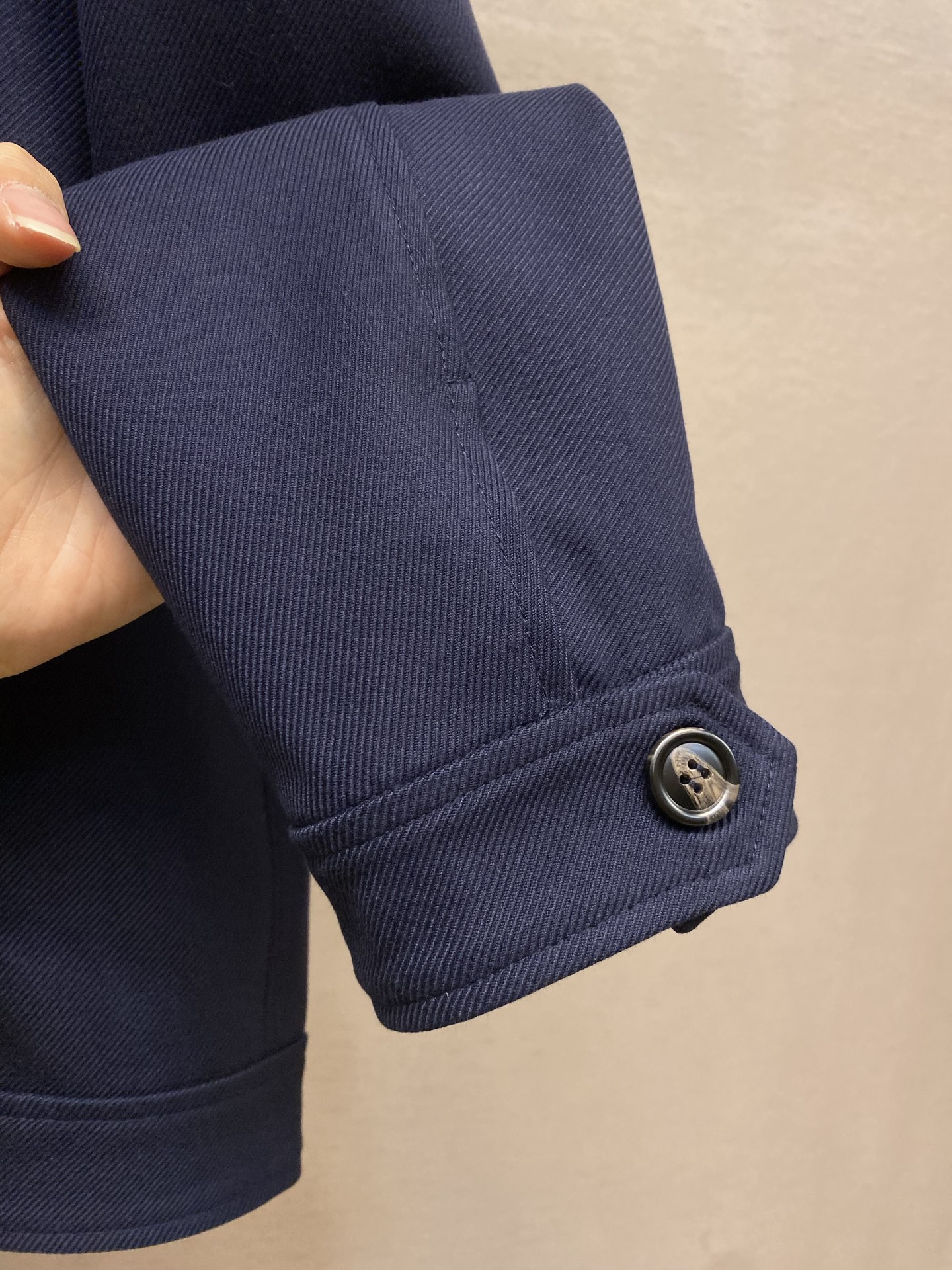 。（外套）🌟🌟Loewe 罗意威 SS26 早春新品西装领设计短款夹克外套尺码：S-XL