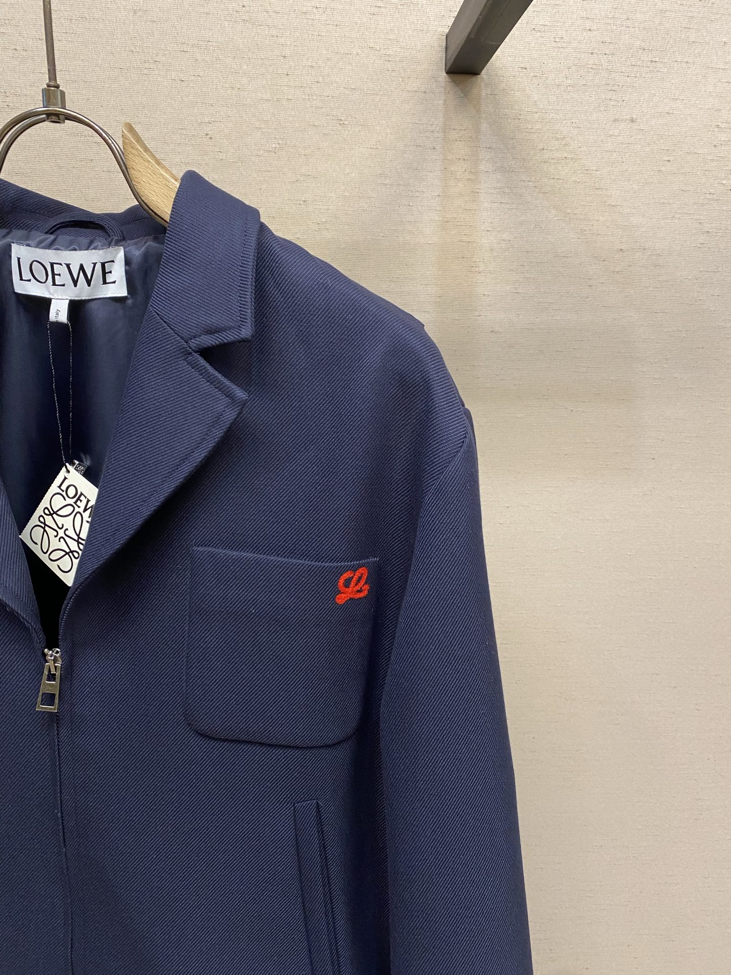 。（外套）🌟🌟Loewe 罗意威 SS26 早春新品西装领设计短款夹克外套尺码：S-XL