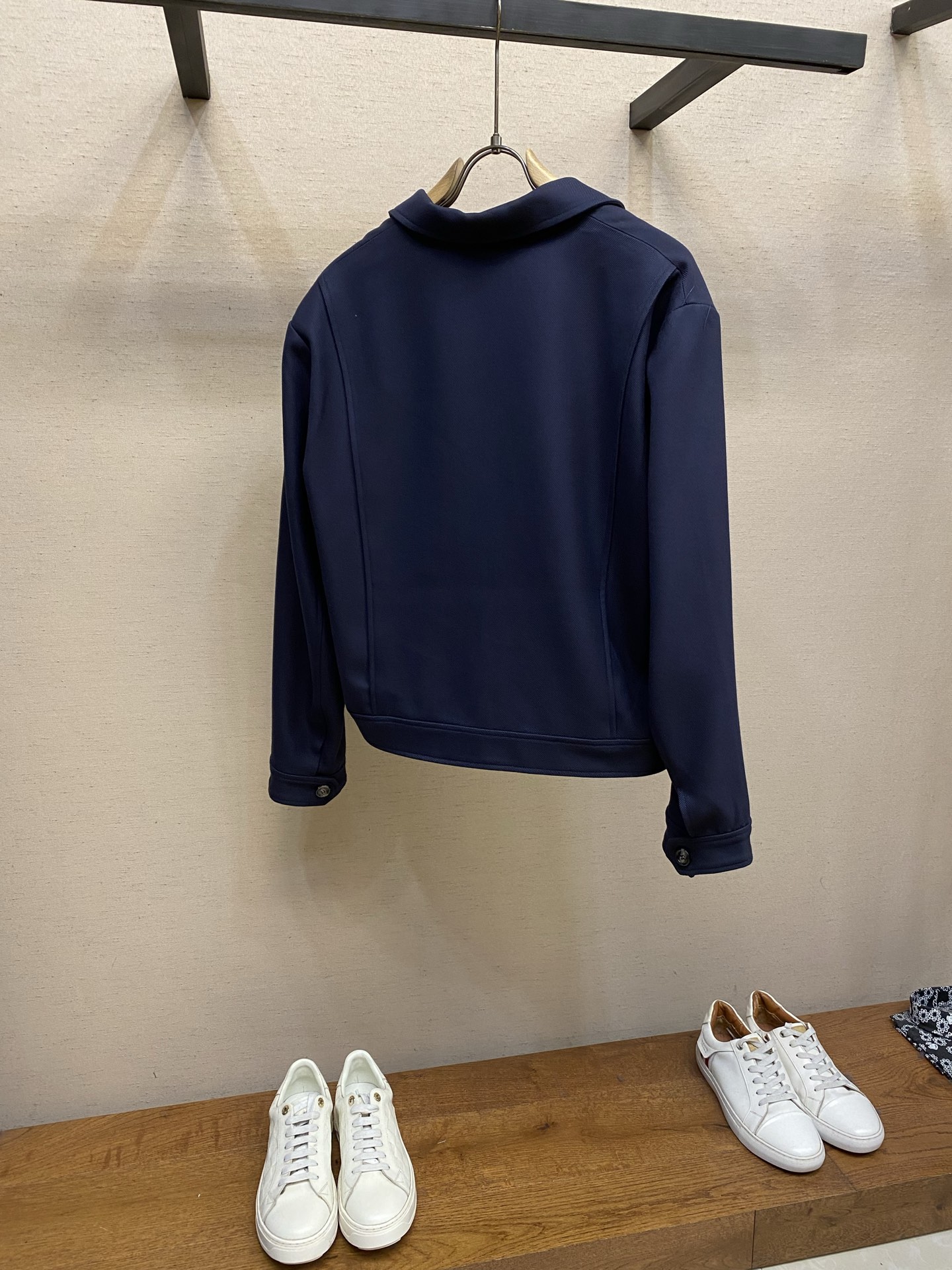 。（外套）🌟🌟Loewe 罗意威 SS26 早春新品西装领设计短款夹克外套尺码：S-XL