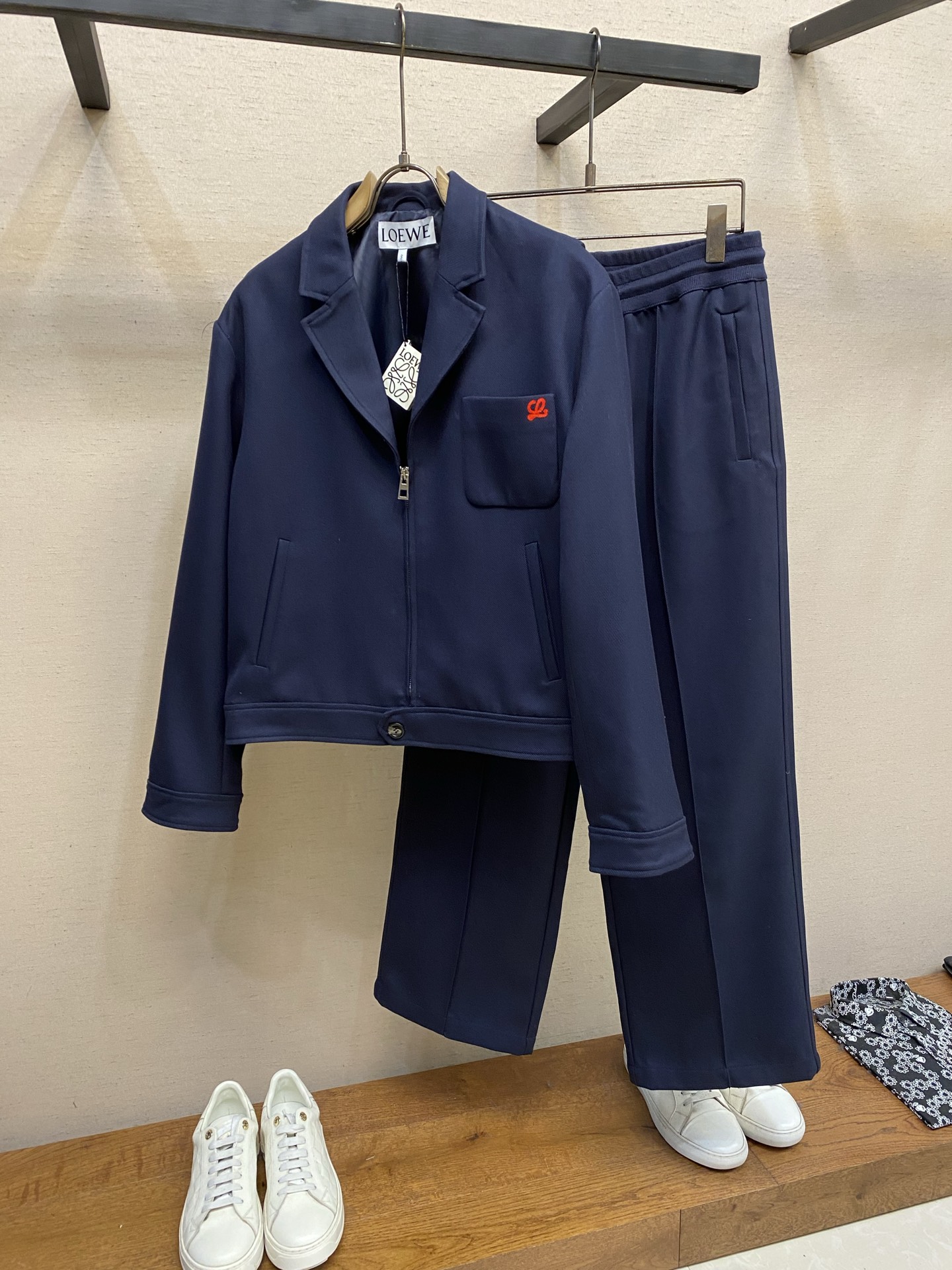 。（裤子）🌟🌟Loewe 罗意威 SS26 早春新品 撞色搭配标识刺绣直筒休闲长裤尺码：S-XL