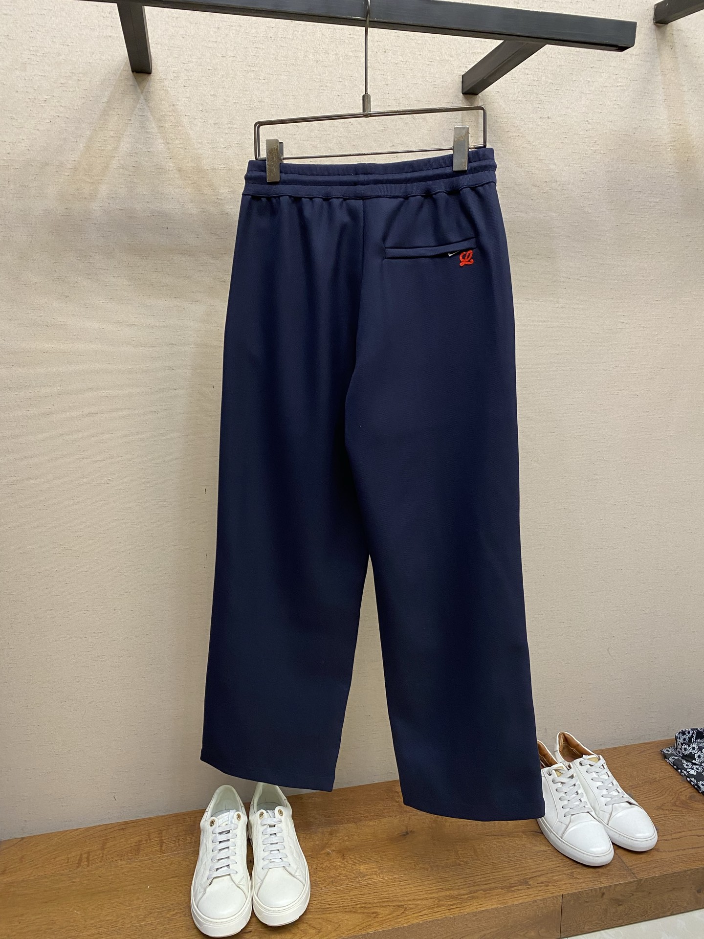 。（裤子）🌟🌟Loewe 罗意威 SS26 早春新品 撞色搭配标识刺绣直筒休闲长裤尺码：S-XL
