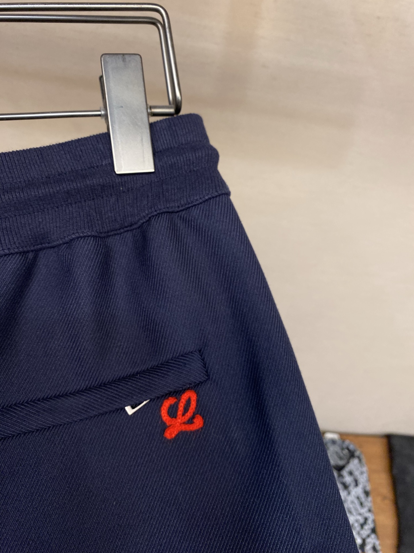 。（裤子）🌟🌟Loewe 罗意威 SS26 早春新品 撞色搭配标识刺绣直筒休闲长裤尺码：S-XL