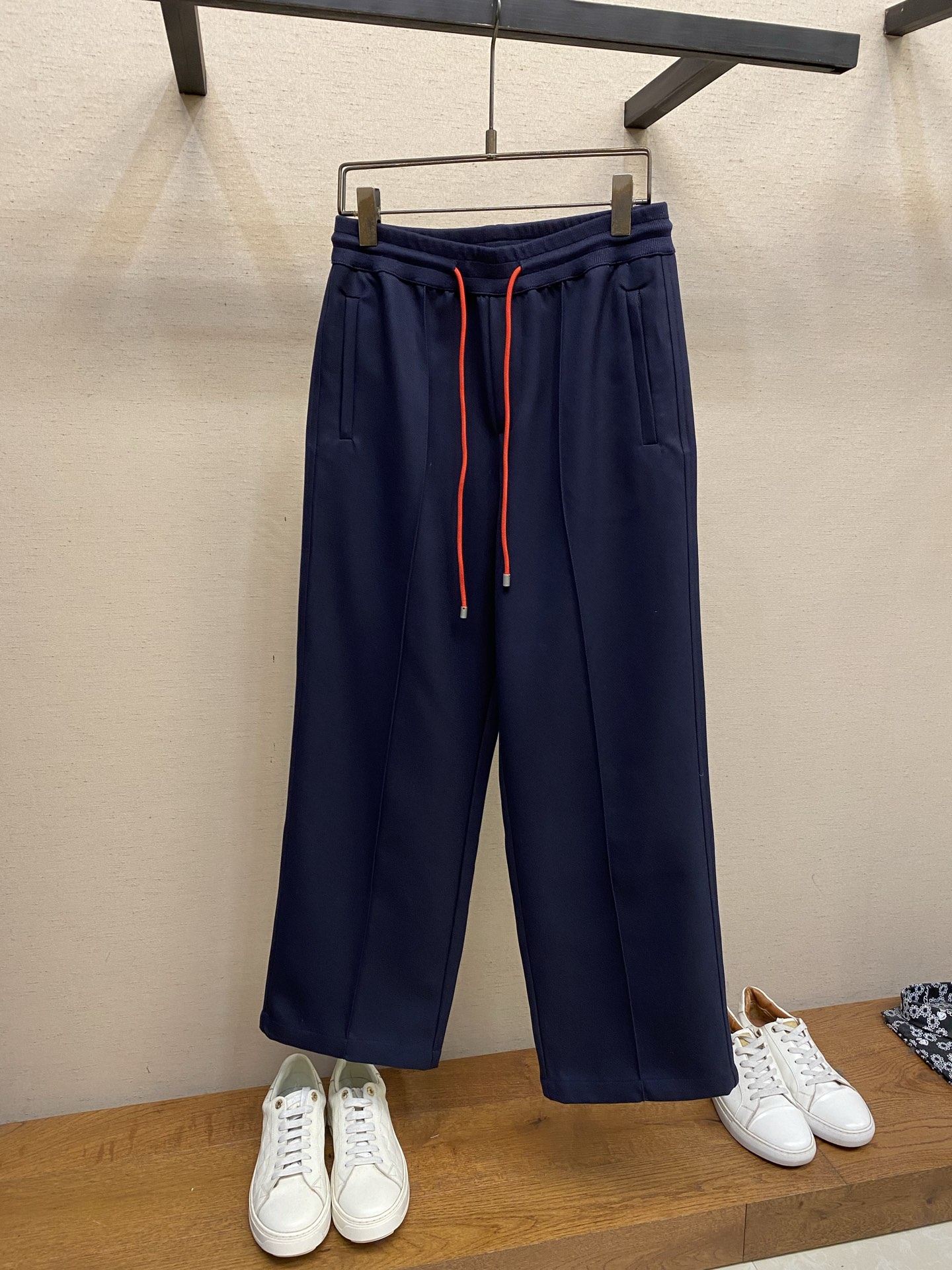 。（裤子）🌟🌟Loewe 罗意威 SS26 早春新品 撞色搭配标识刺绣直筒休闲长裤尺码：S-XL